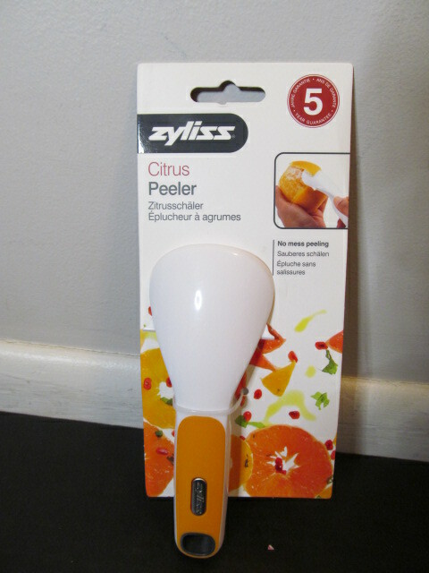 Zyliss Citrus Peeler for No Mess Peeling