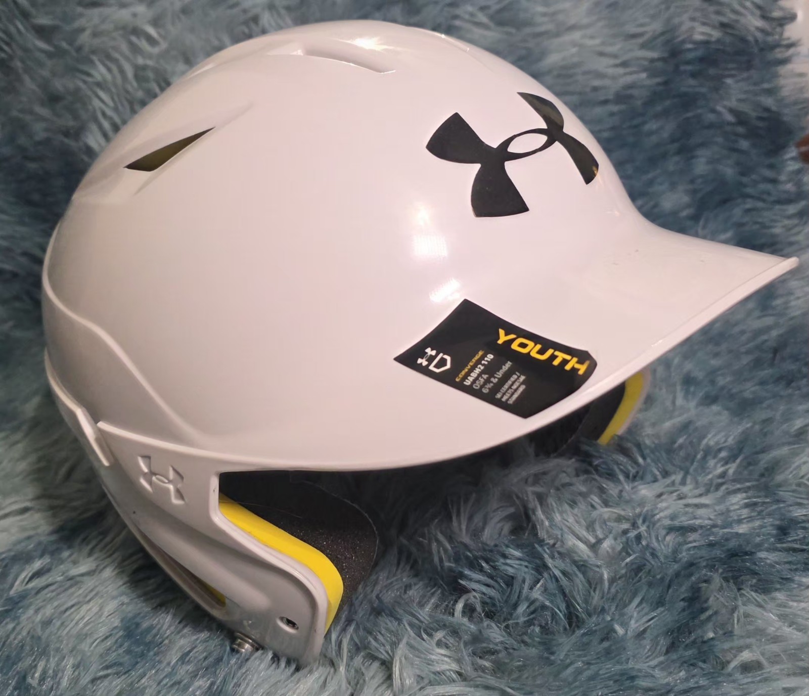 NEW UNDER ARMOUR  CONVERGE YOUTH BATTING HELMET  5 7/8 - 6 3/4 WHITE MSRP$64.99