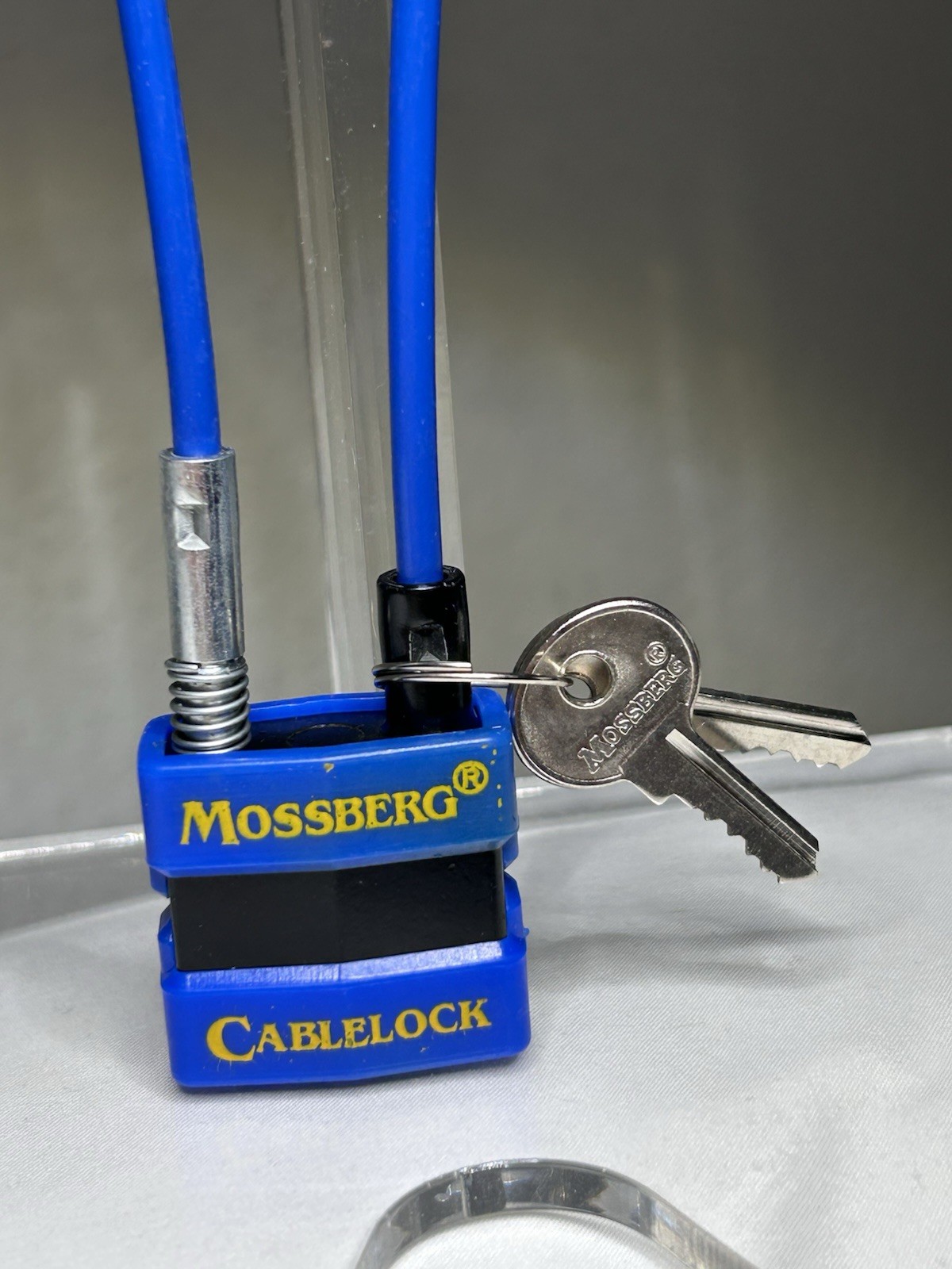 NEW Mossberg Cablelock Gun Lock with 2 keys Padlock ~ Taiwan