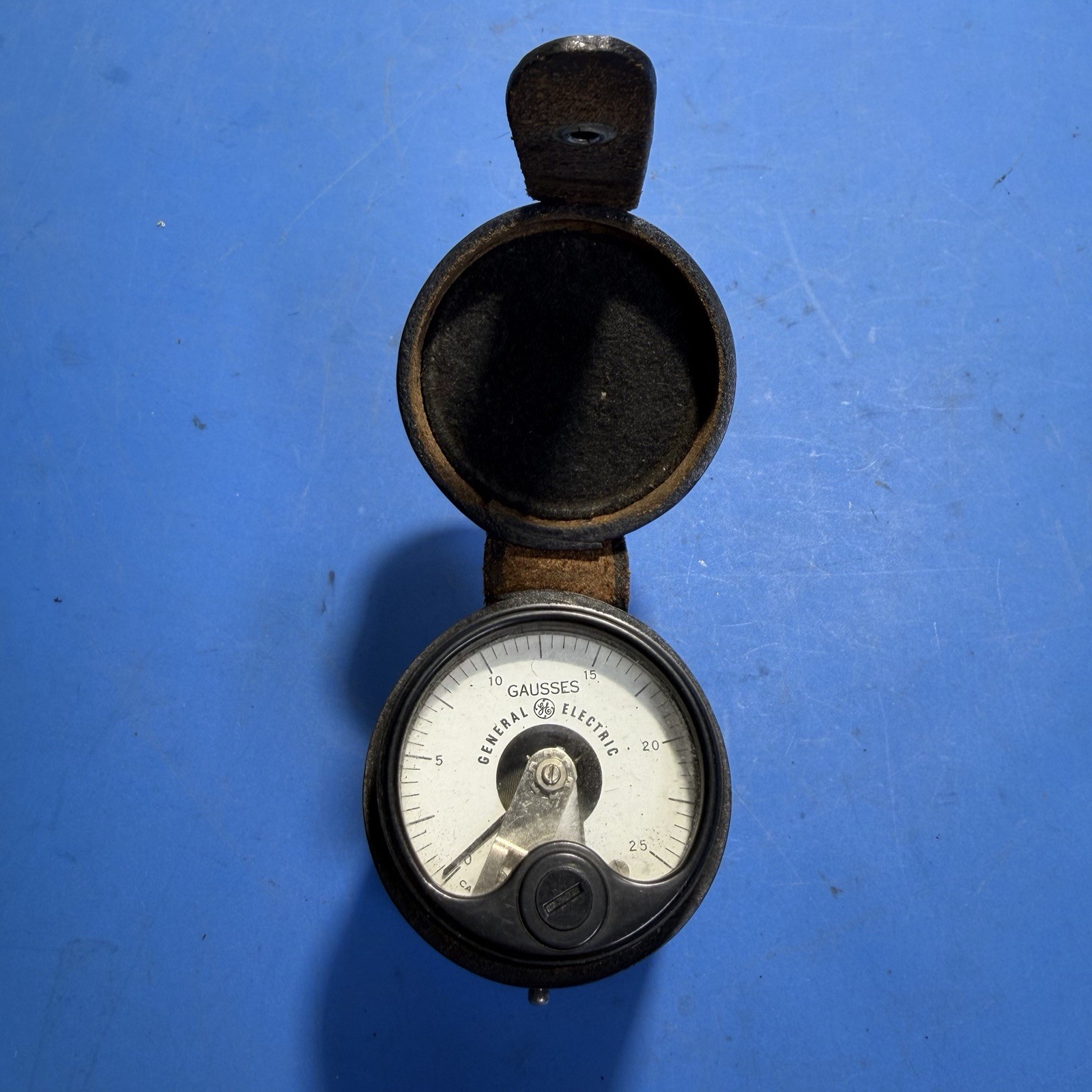 Vintage General Electric Gauss Meter Kit w/ Standard Magnet 25 Gauss. Read