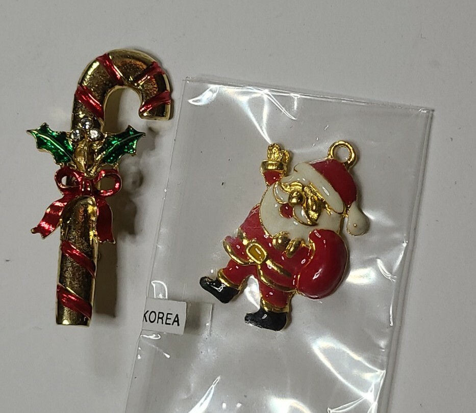 Holiday Christmas Pin Brooch - Charm Lot of (2) Gold Tone