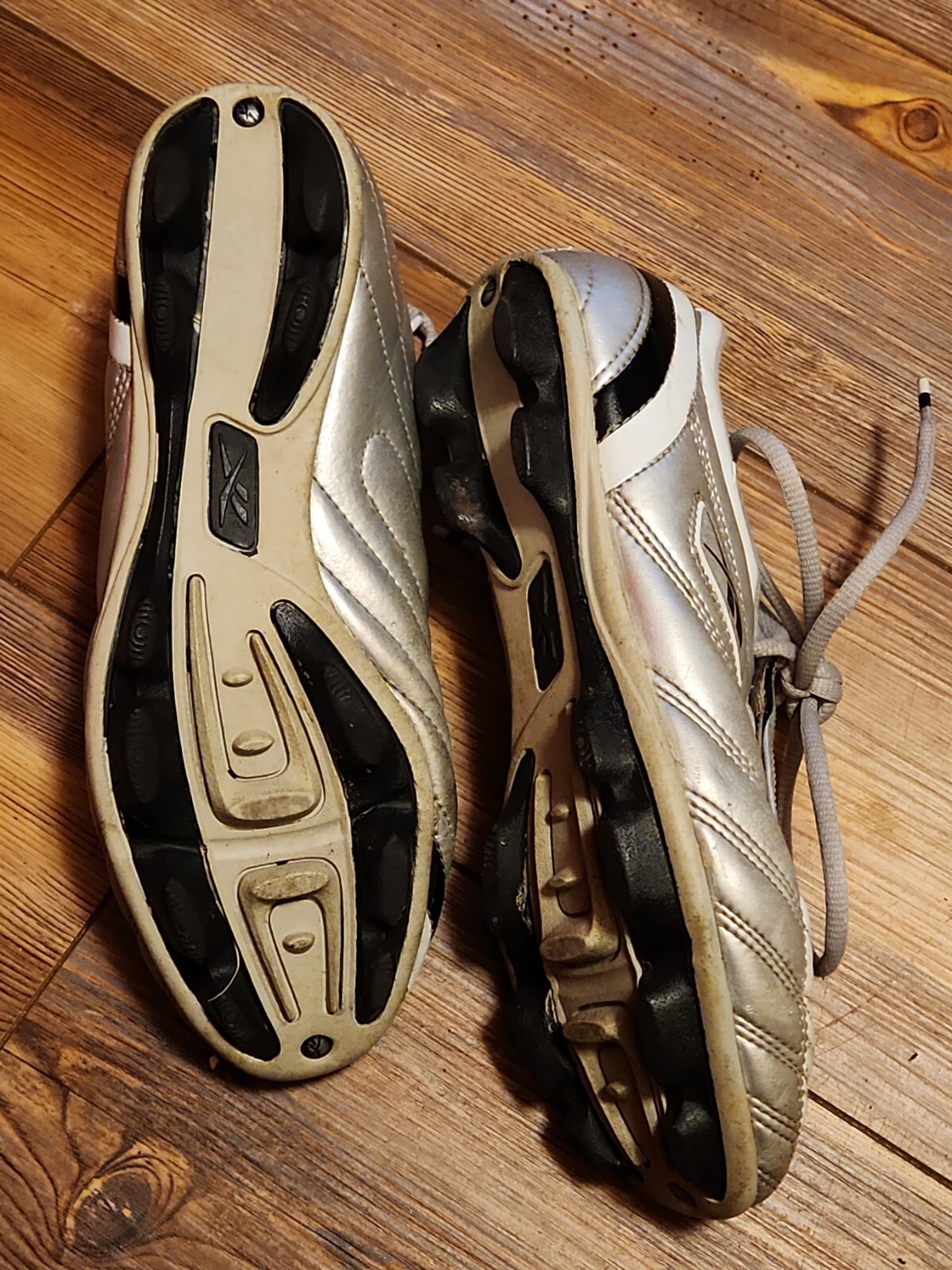 Reebok Total Control soccer cleats silver size 6