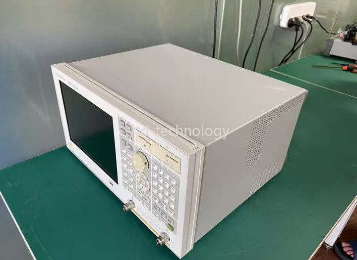 KEYSIGHT / Agilent E5062A 300kHz-3GHz Vector network Analyzer/
