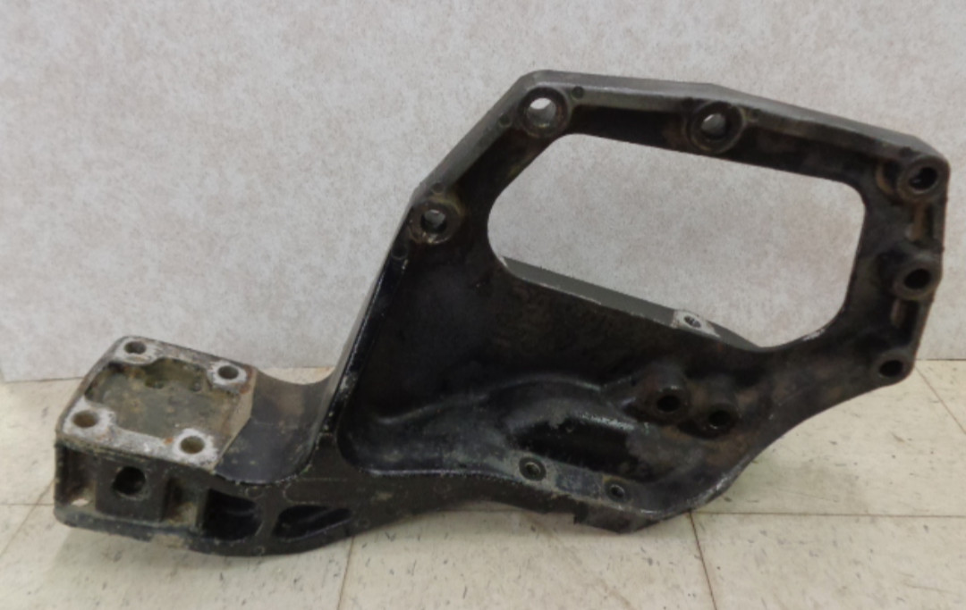 PACCAR KENWORTH, PETERBILT B11-1025 BRACKET-DRIVE FRONT SPRING LH TAG 53447