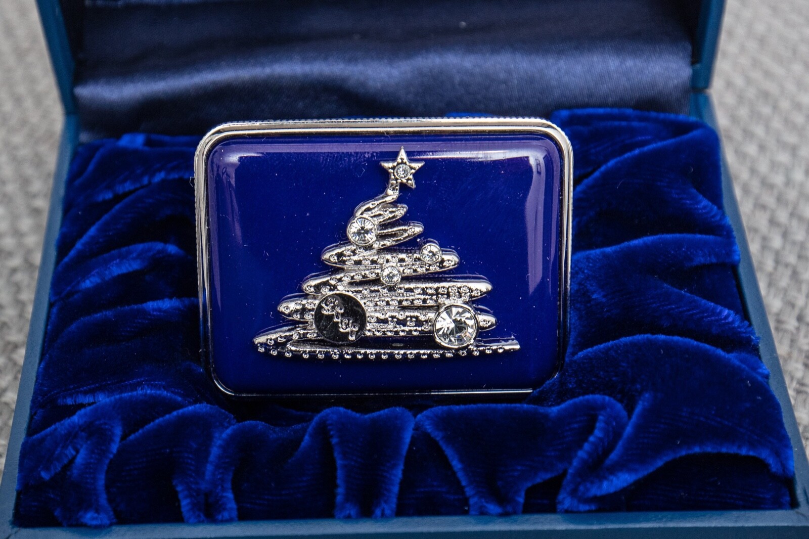 Halcyon Days "Perfect Diamond" Gloria Guggenheim, Christmas Tree Trinket Box NIB