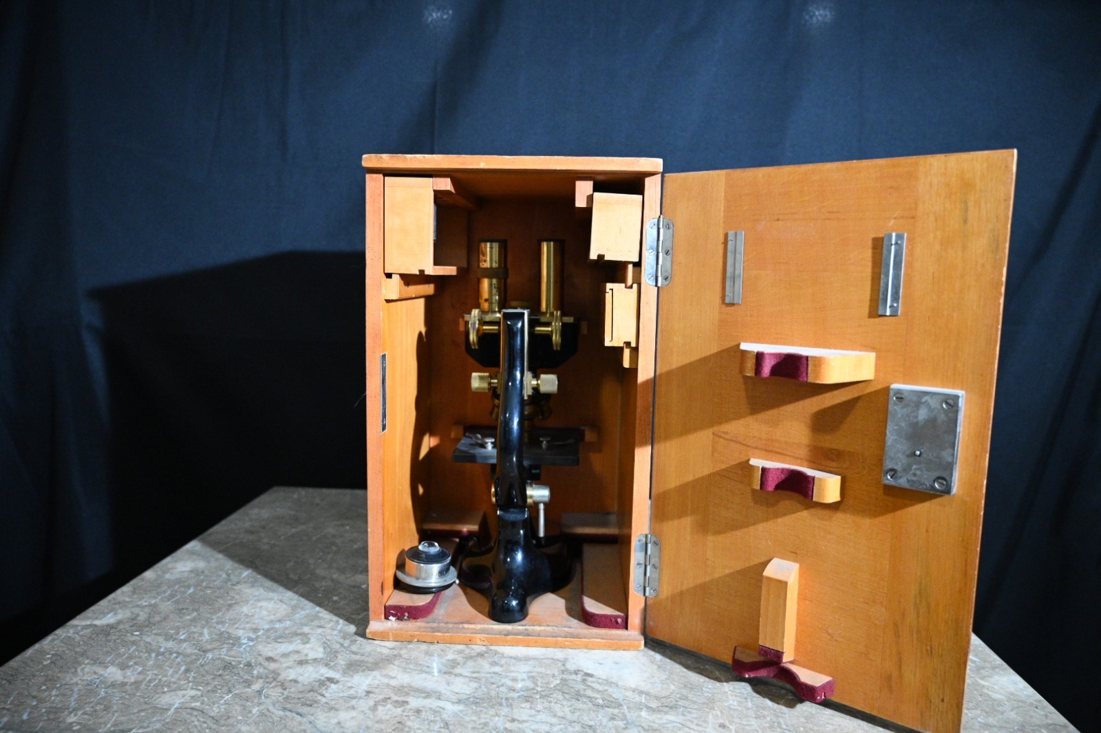 Vintage Ernst Leitz Wetzlar Brass Binocular Microscope No. 2233991 w/ Case