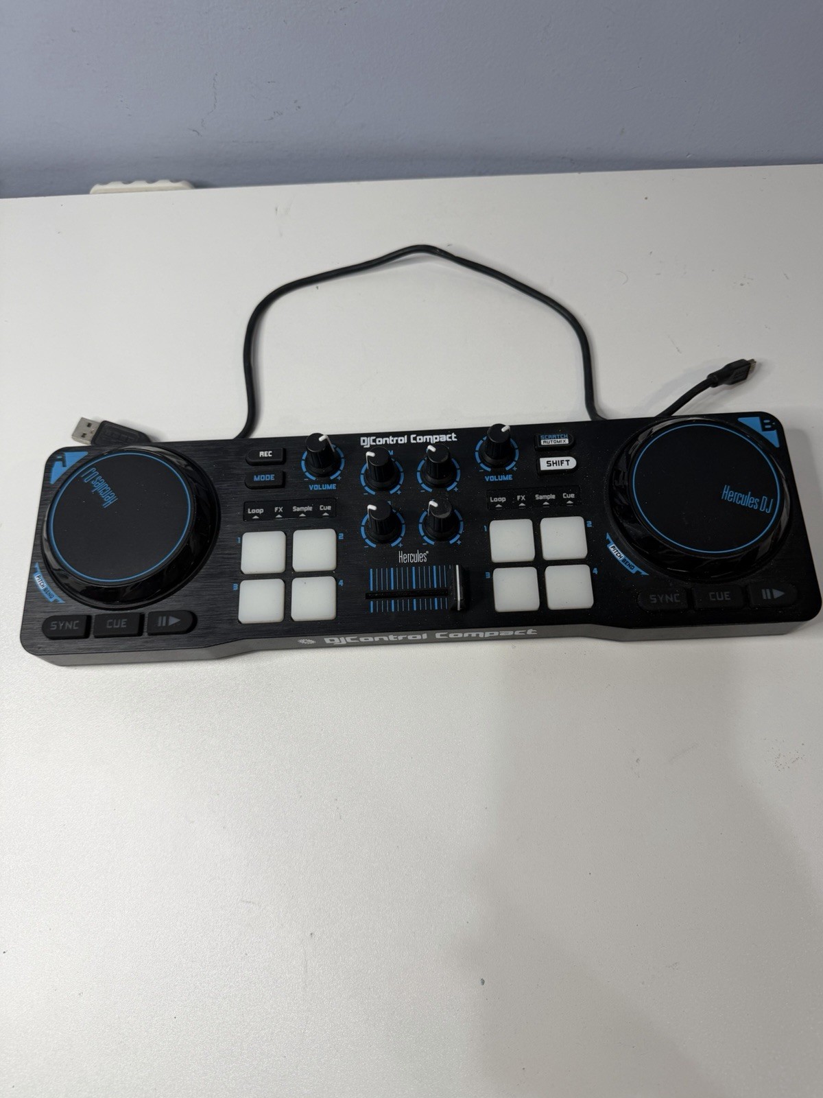 Hercules DJControl Compact USB 2-deck controller