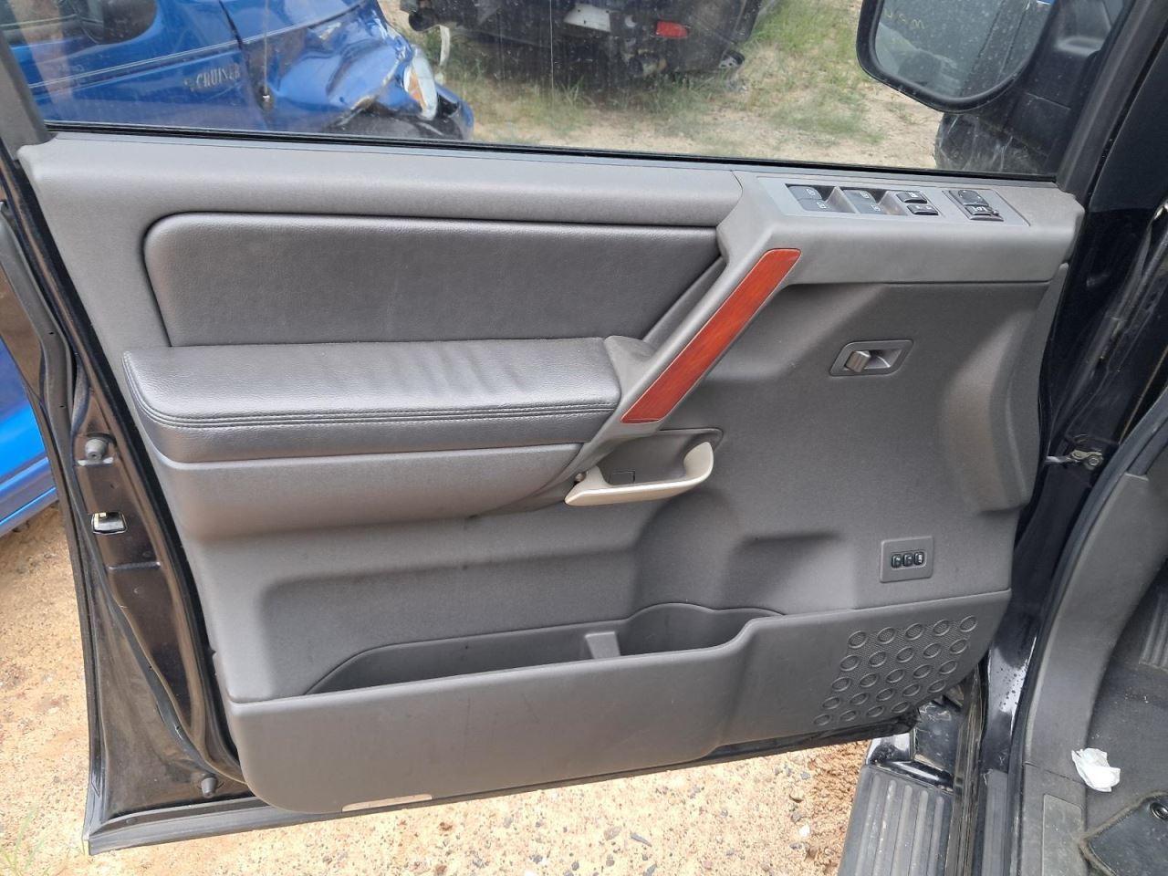 QX56 2007 Glove Box 4741526