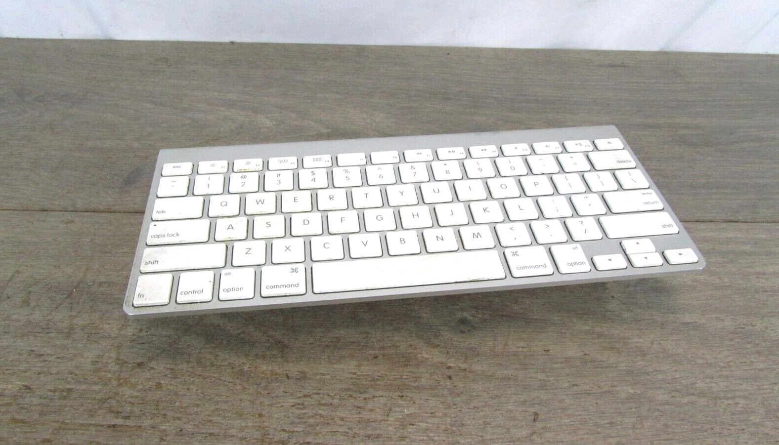 GENUINE Apple Wireless Bluetooth Keyboard A1314 TESTED