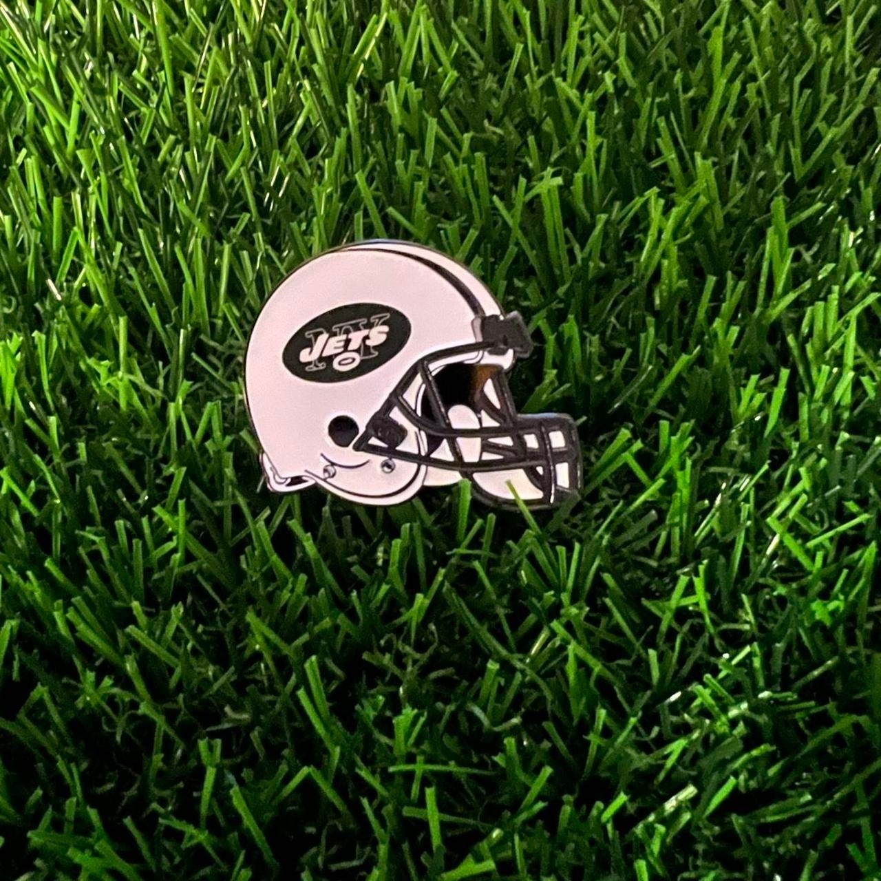 Jets pin