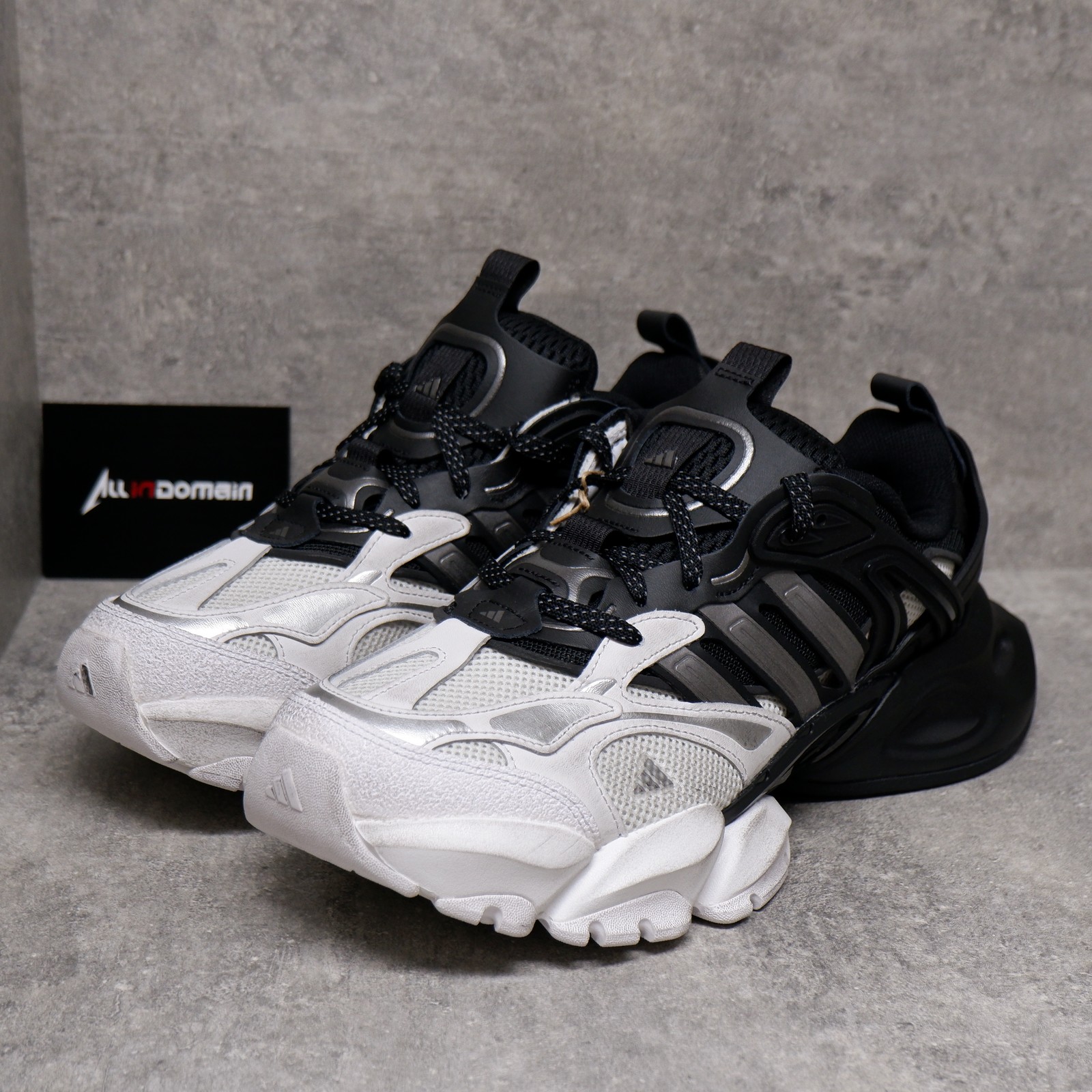 Level SS/New - Adidas Xlg Runner Deluxe 'White Black' JR0861 Unisex