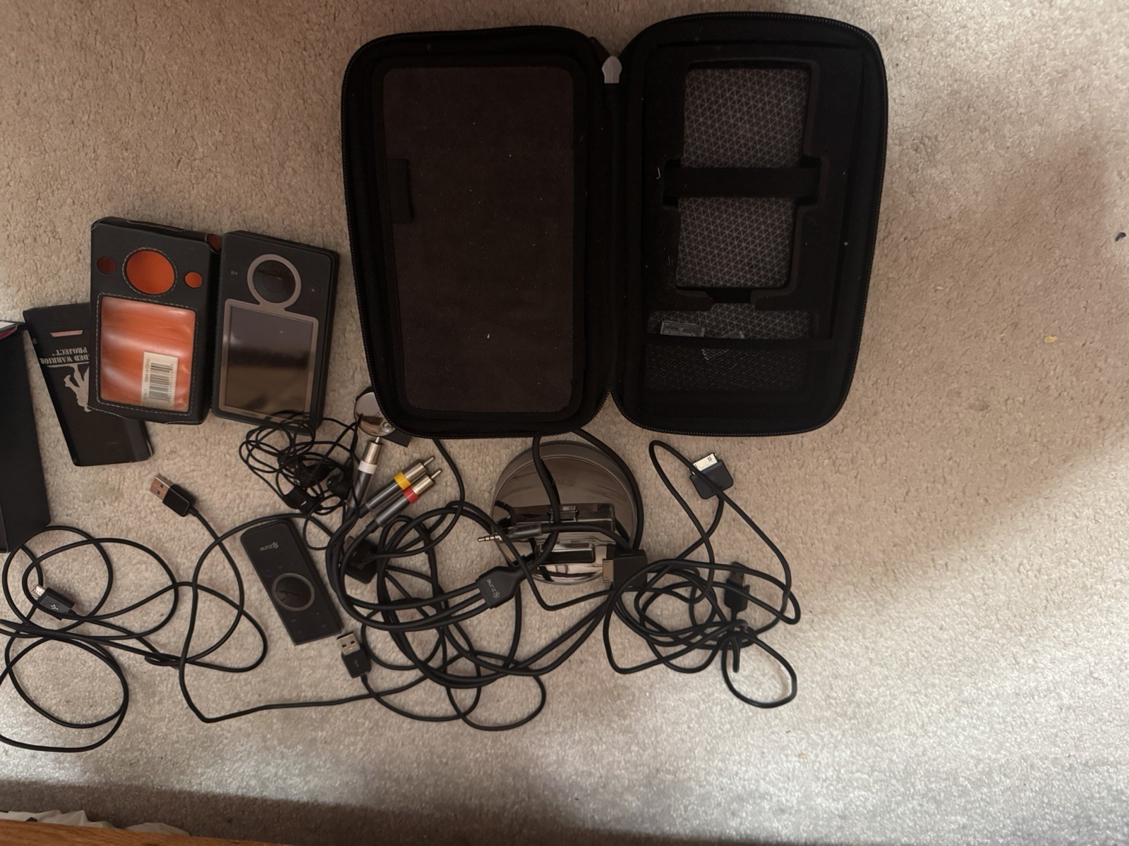 Microsoft Zune 30GB Brown Digital Media Player Bundle - GOTG READ...