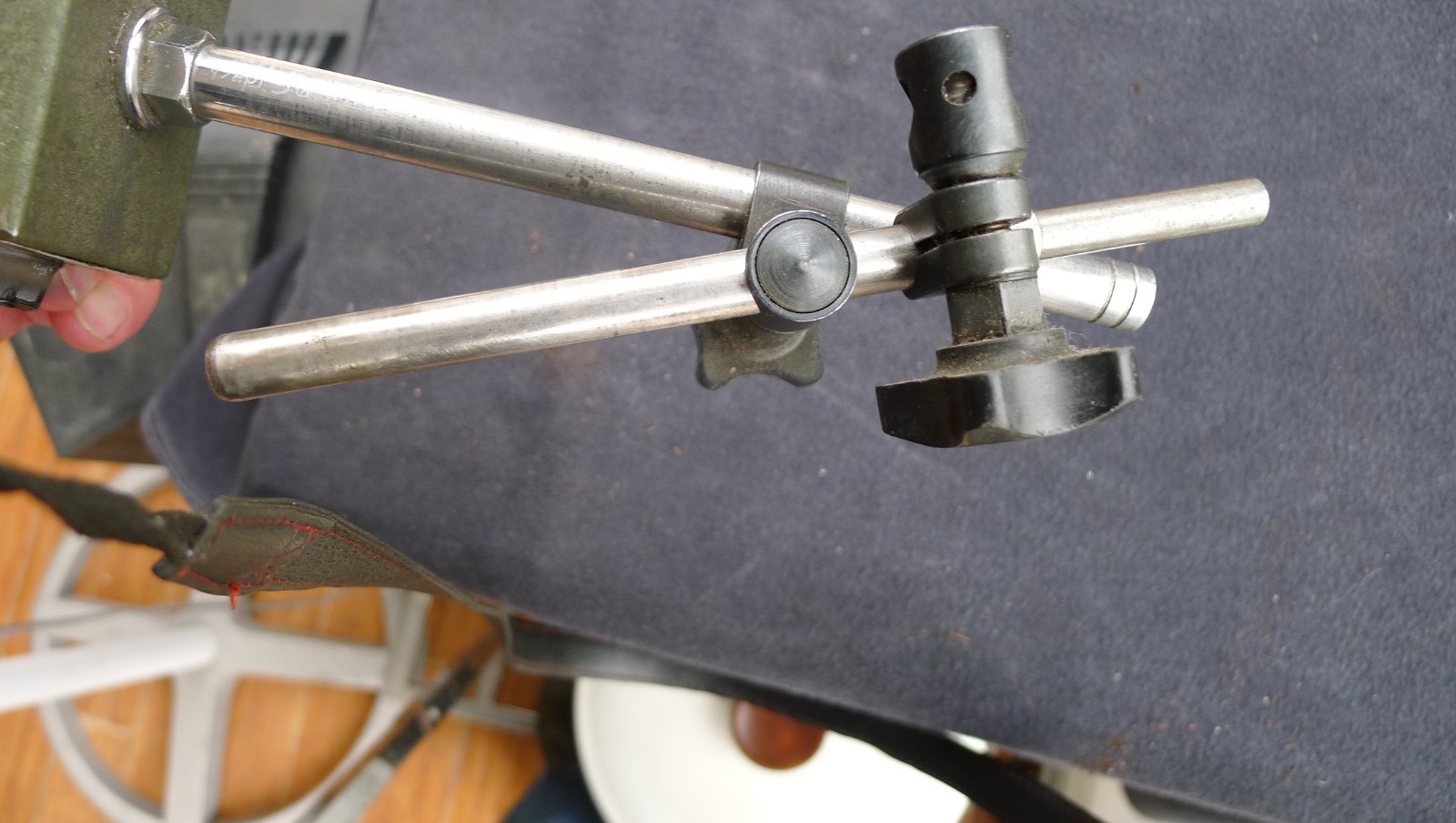 MITUTOYO MAGNETIC INDICATOR STAND BASE 7010S