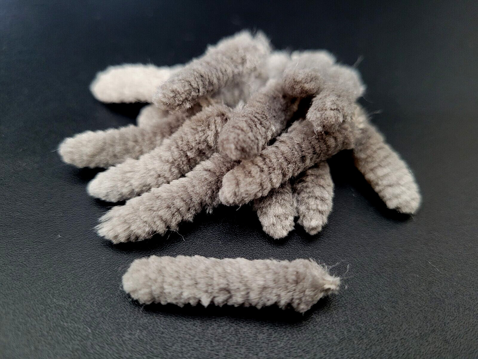 MOP FLY BODY MATERIAL - GRAY - Medium - Fly Tying Materials - LARVA - JIG - NEW!