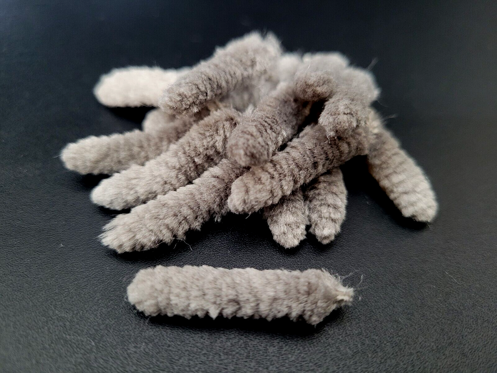 MOP FLY BODY MATERIAL - GRAY - Medium - Fly Tying Materials - LARVA - JIG - NEW!