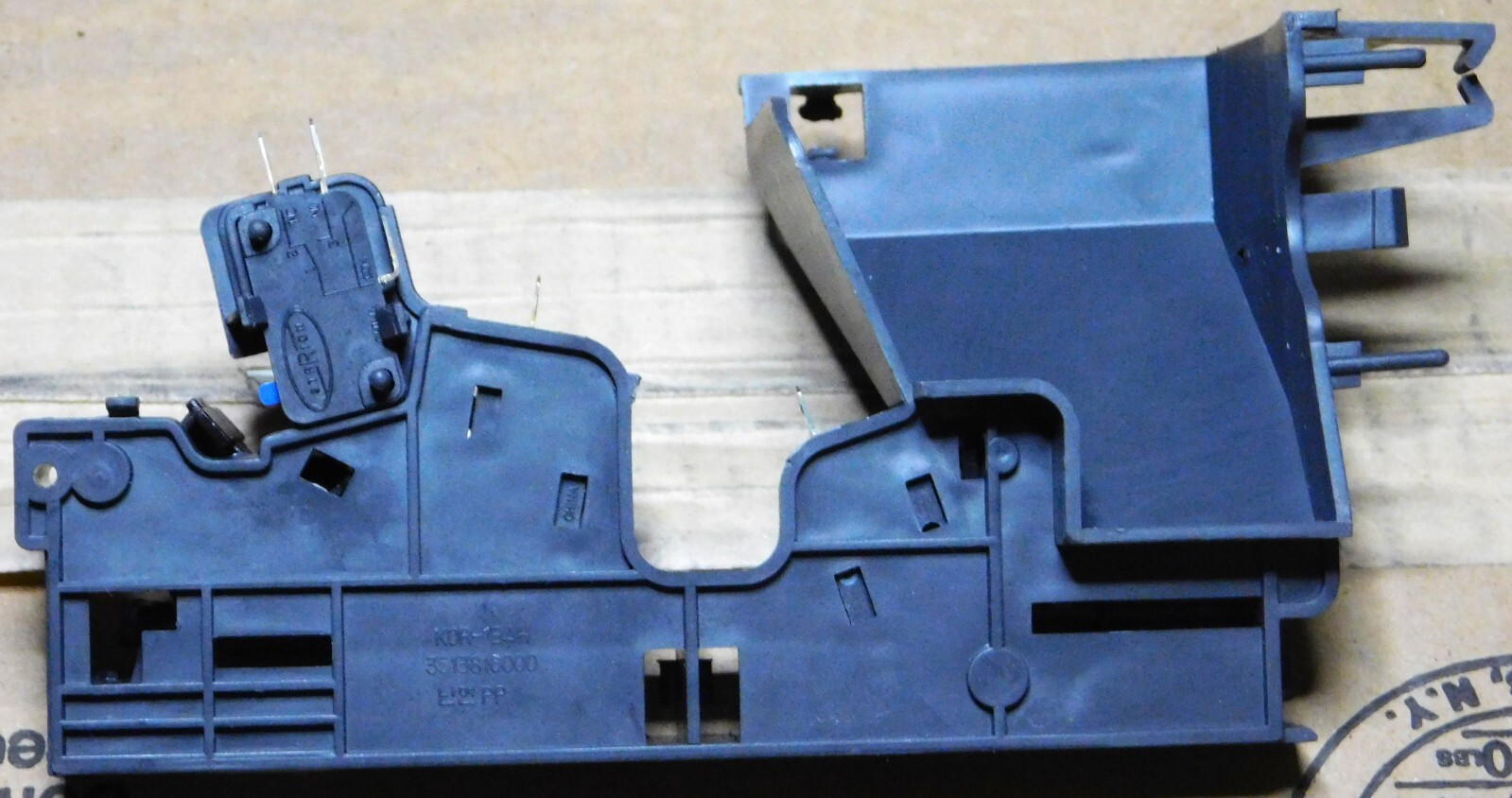Amana Menumaster 56002003 OEM Interlock Switch Assembly