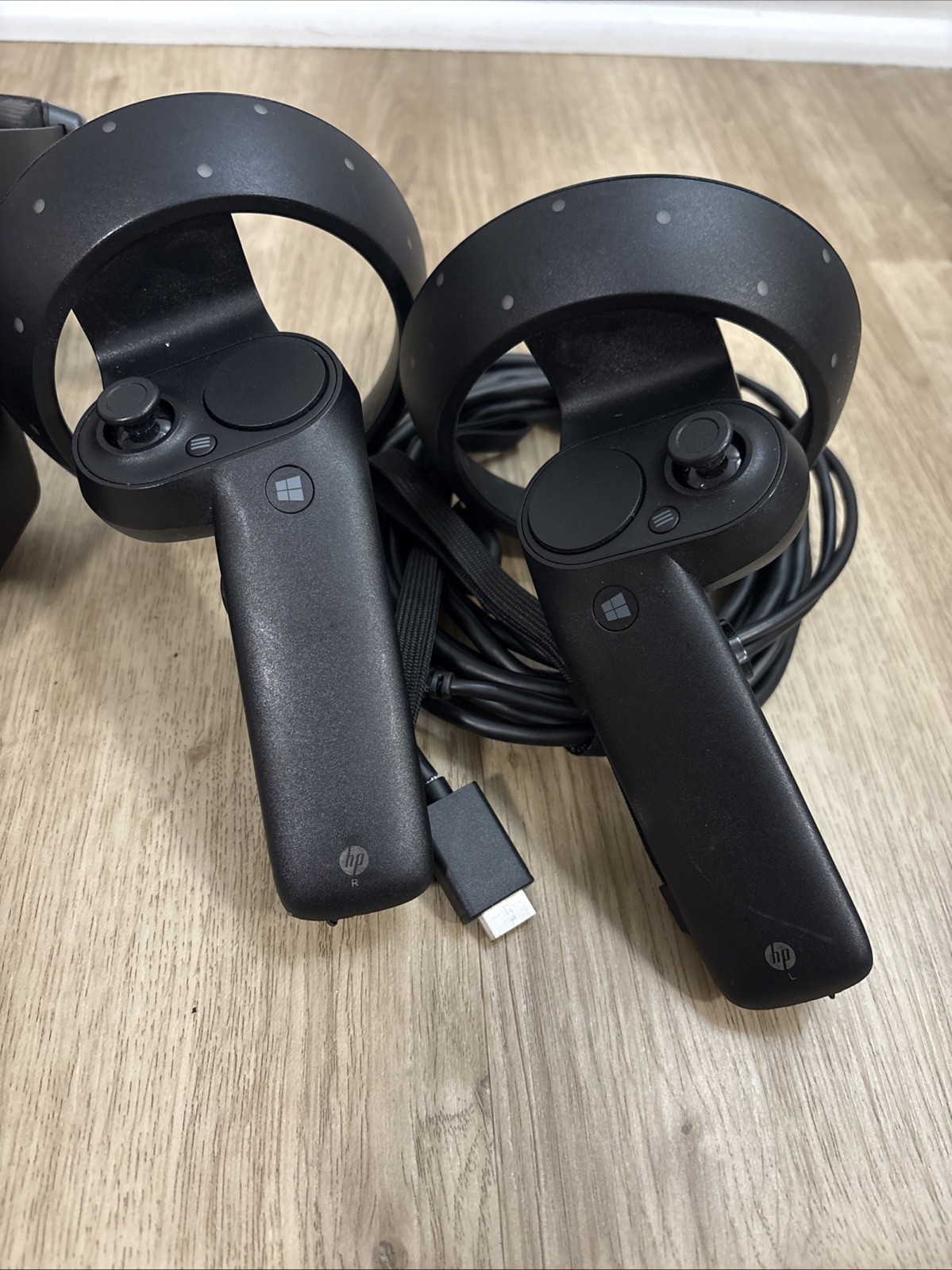 HP VR1000-100 Windows Mixed Reality Headset with Controllers, Black - See Pics