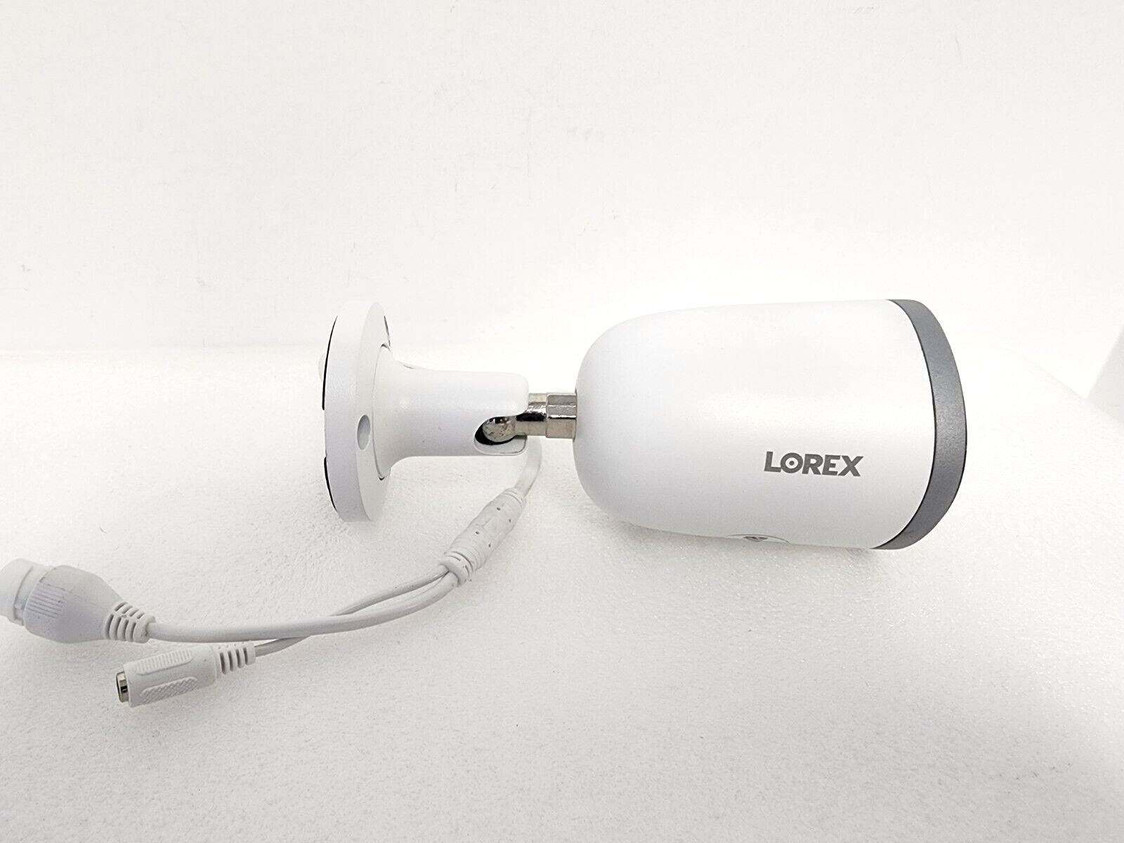 Lorex 4K Ultra HD Smart Deterrence IP Camera w/Smart Security Lighting E895AB