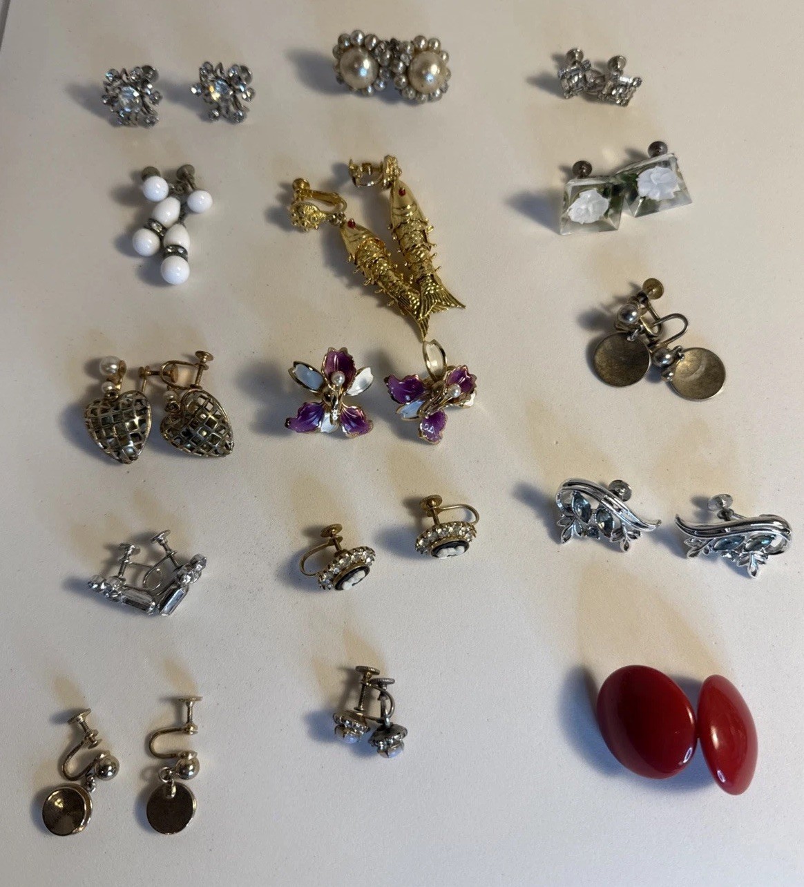 15 Pairs Of Vintage Screw backs Earrings Associated Ones Beautiful Collection