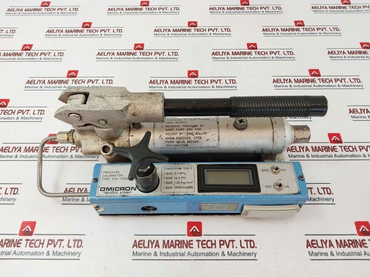 OMICRON OTE-P202 Pressure Calibrator with Hand Pump