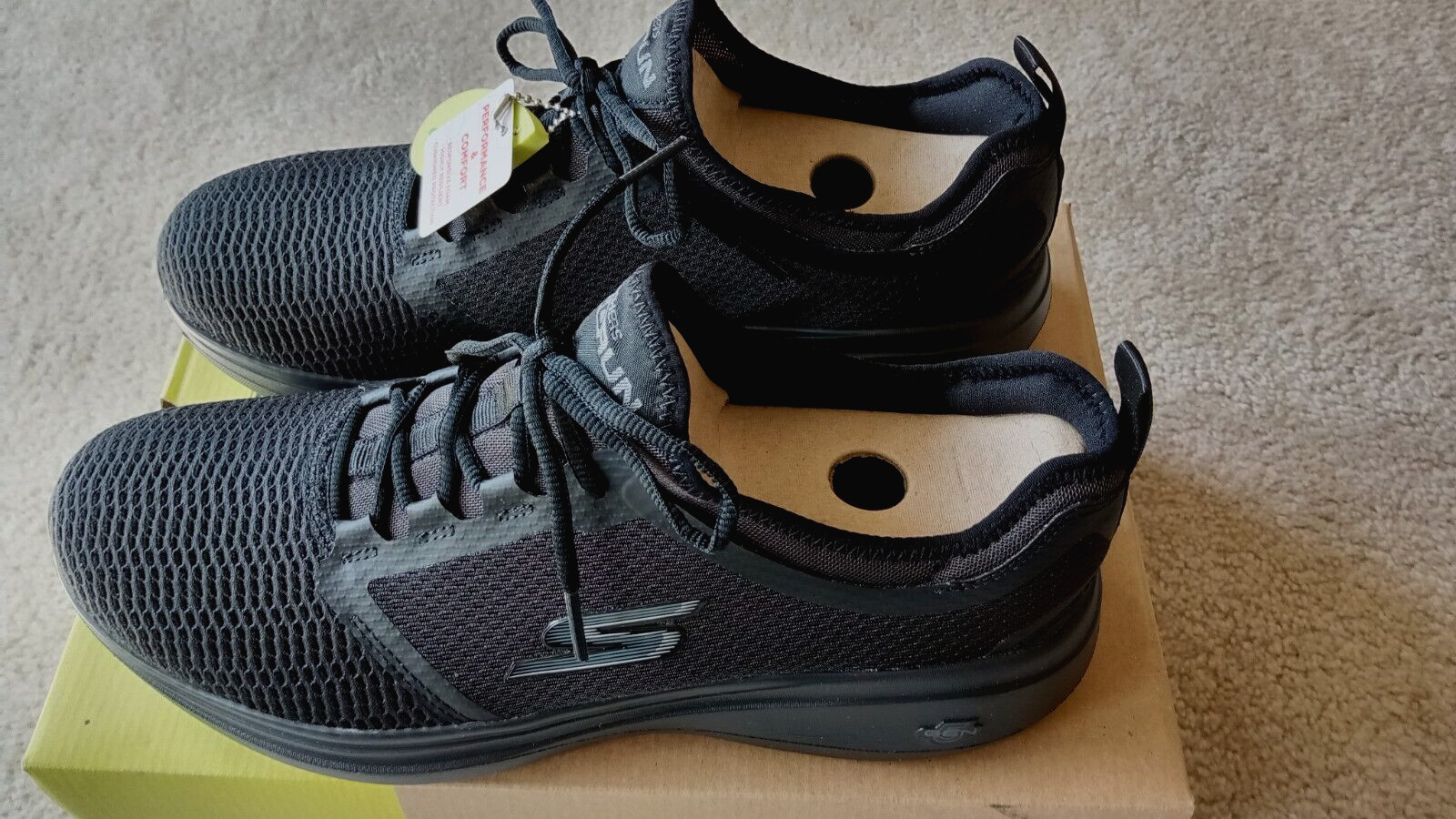 Skechers Men's Performance Shoes - Model: Go Run Fast /Black /Size: 10 /New