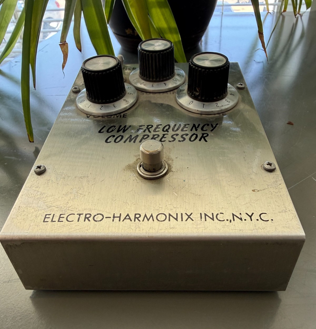 VINTAGE Low Frequency Compressor Effect Pedal ELECTRO-HARMONIX modified read