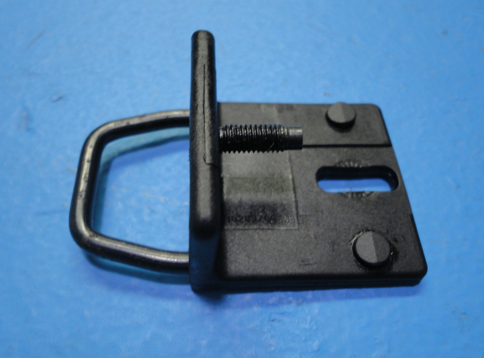 1997-2004 C5 CORVETTE GLOVE BOX LATCH STRIKER 10269700