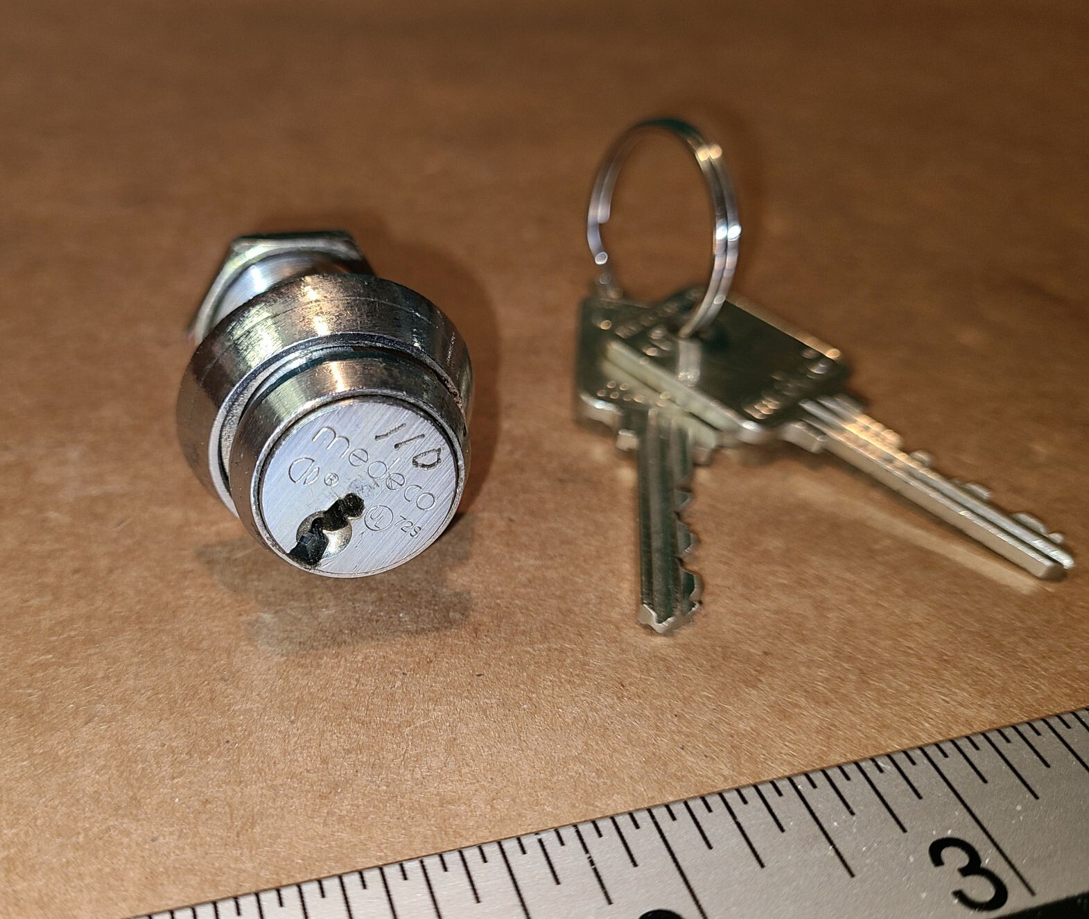 Medeco 1-1/2" long cam lock with 2 working keys - Tested good