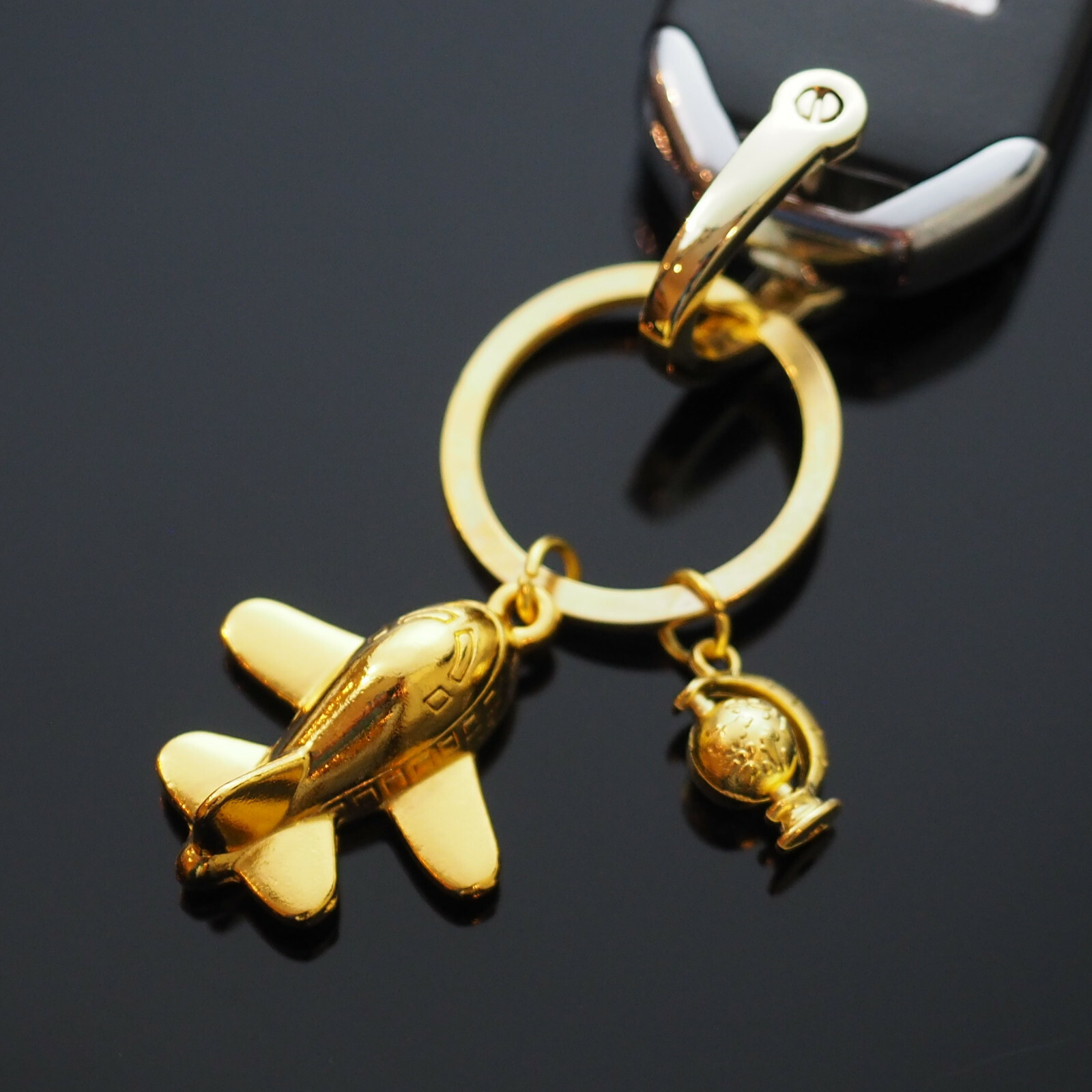 Cute Airplane Globe Spins Gold Charms Keychain Fob D-Ring World Traveler Gift