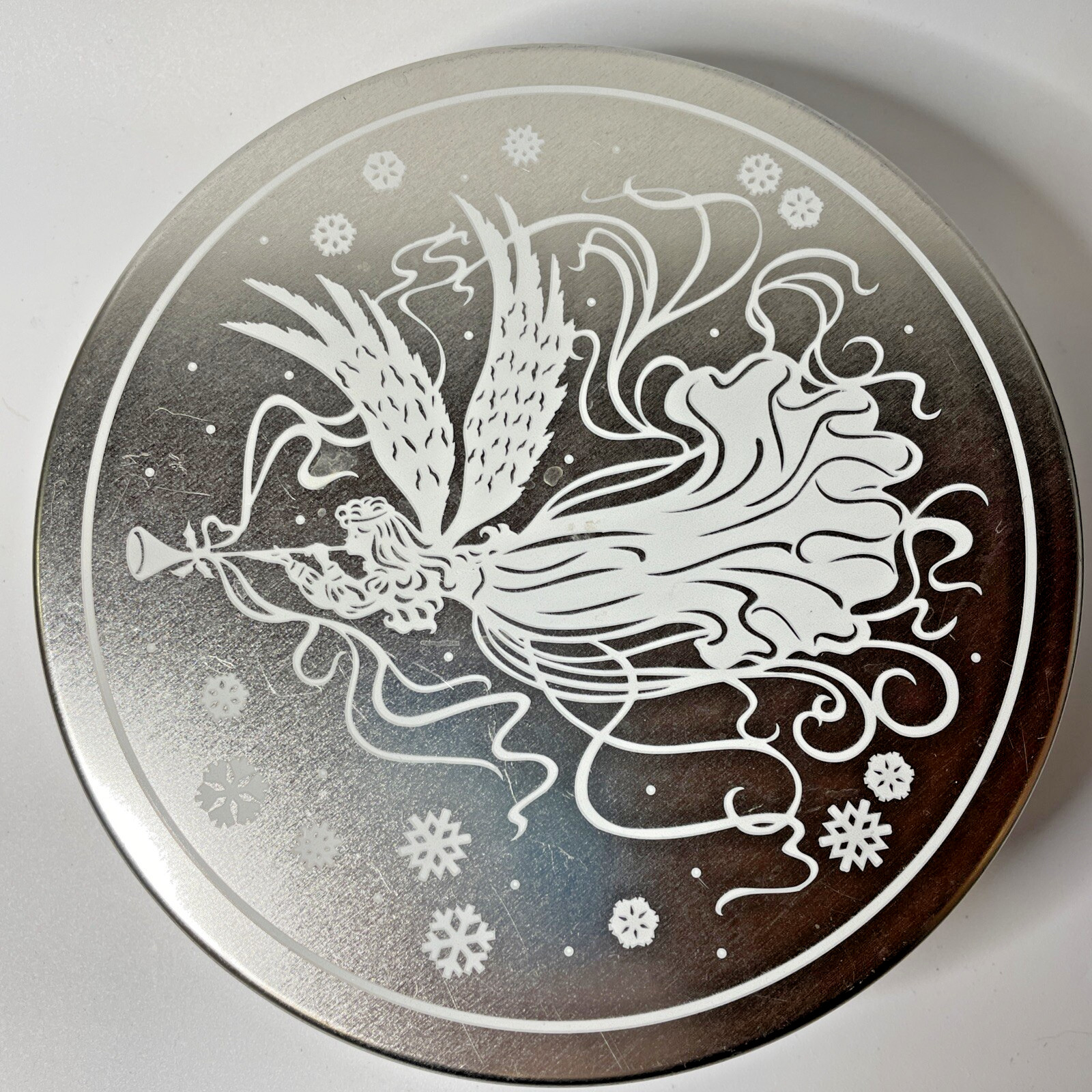Vintage Style Round Angel Tin Silver/White