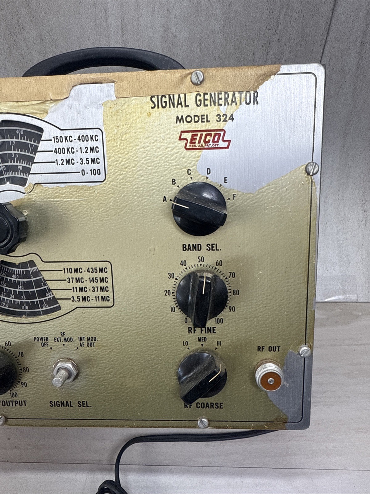 EICO MODEL 324 RF Signal Generator 150 kHz - 400 MHz Powers On!