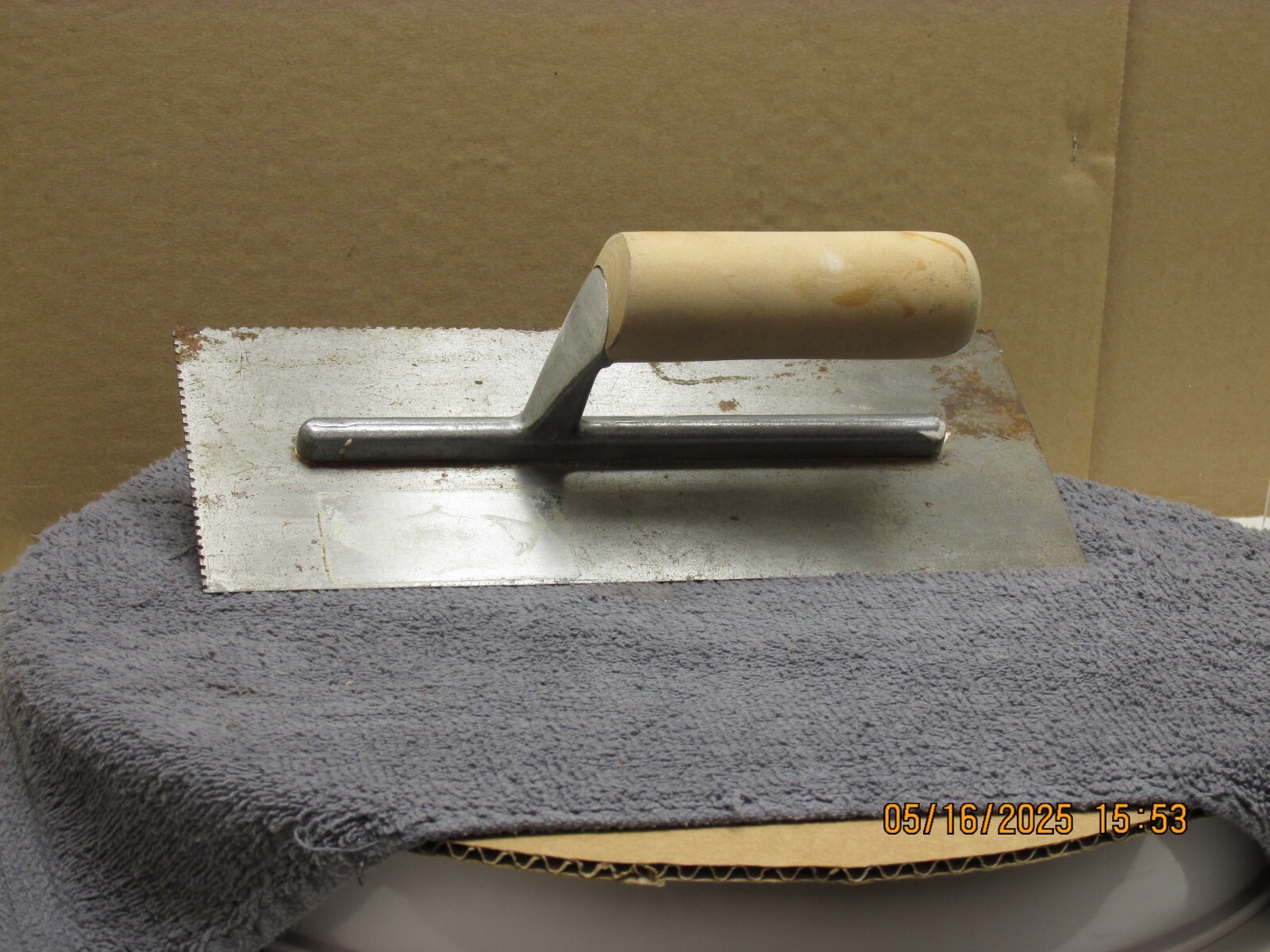 The listing is for:(1)1/16 in. x 1/32 in. x 1/32 in.U-Notch Vinyl FlooringTrowel