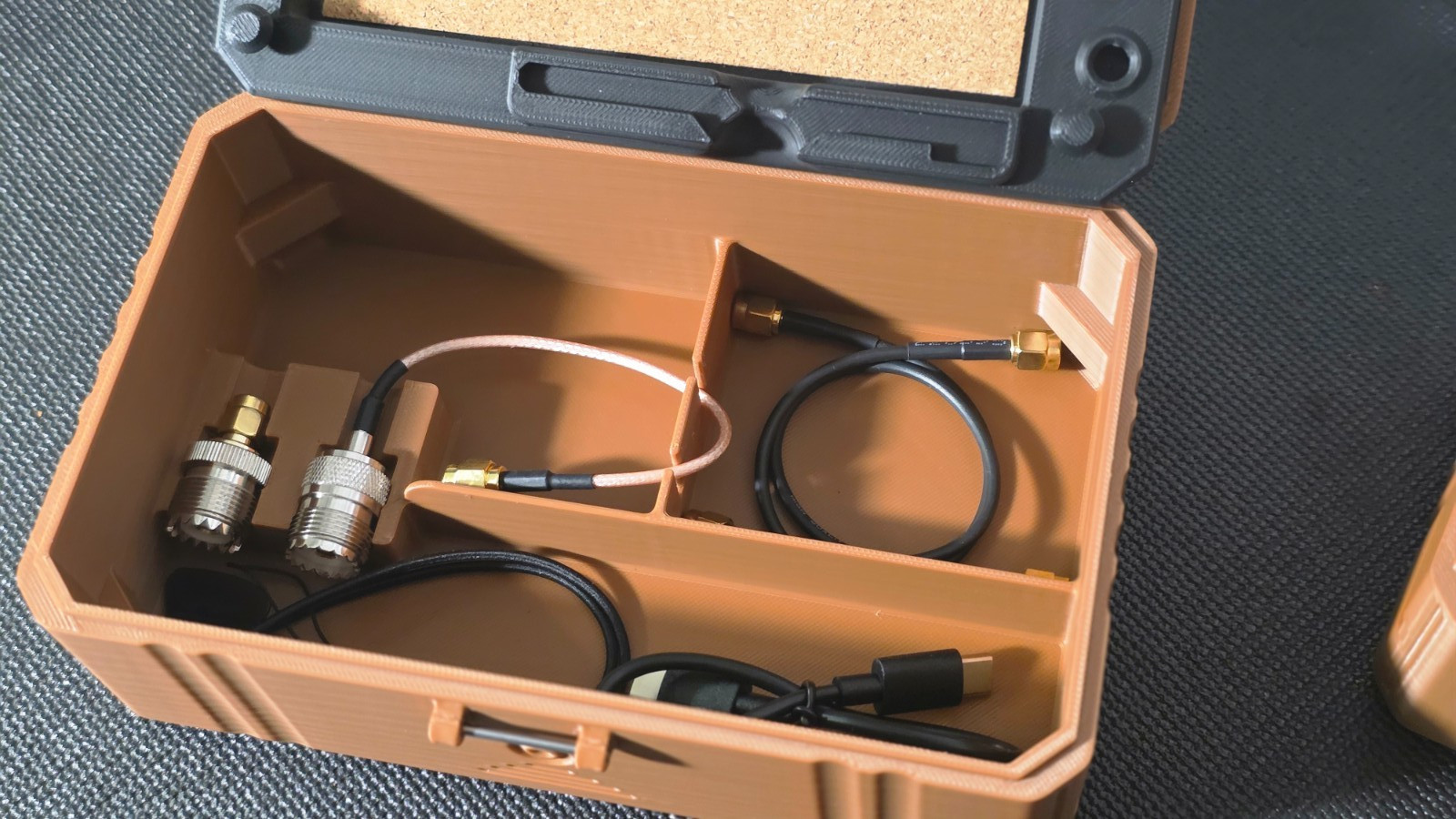 Custom NanoVNA-H4 Protective Case – 3D Printed Portable Storage Box