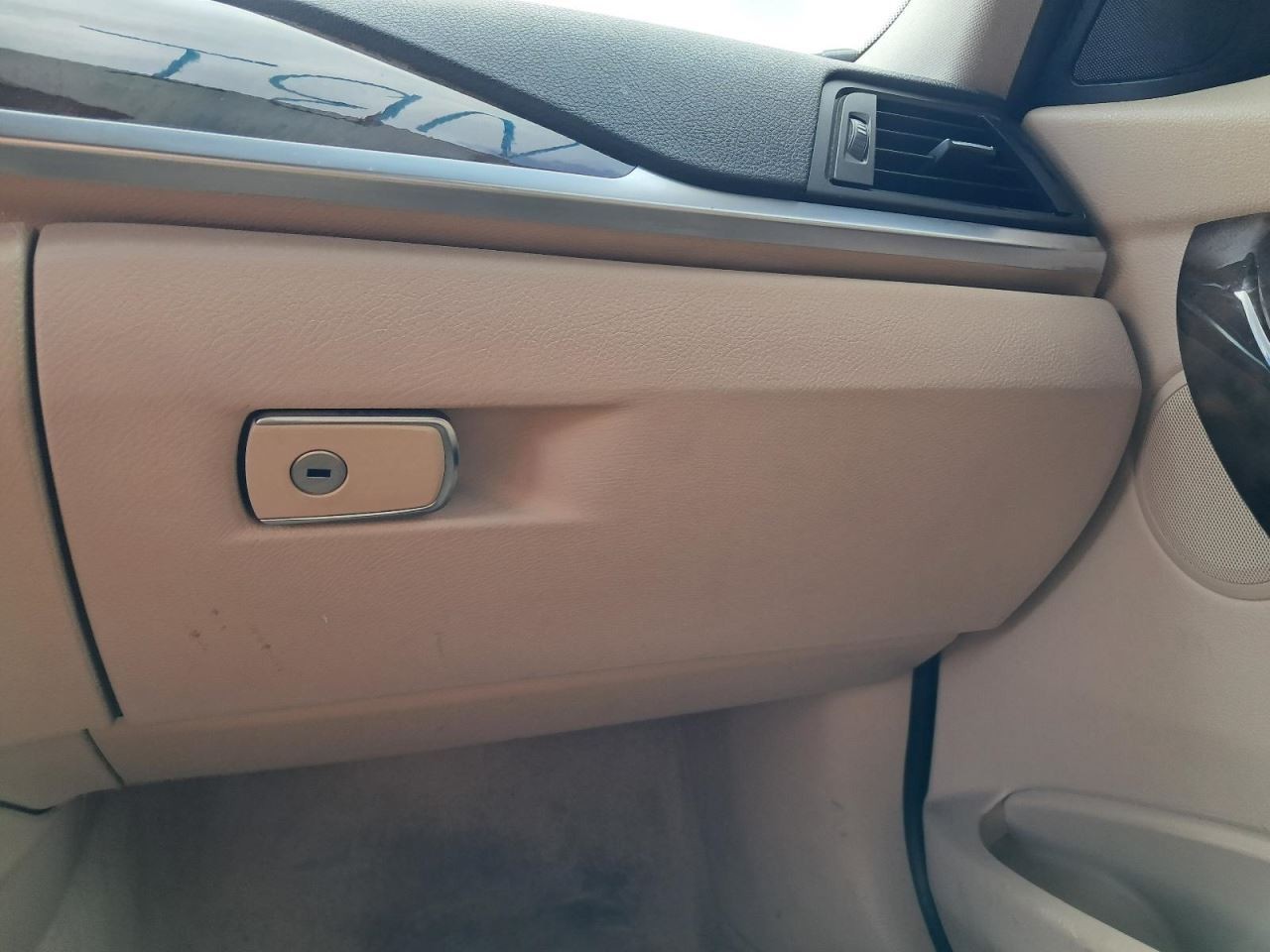 320I 2014 Glove Box 4816732
