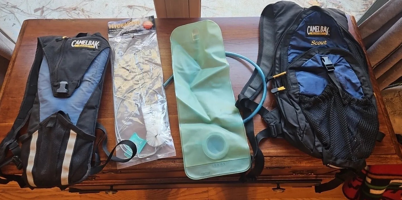 Set Of 2 Camelbak Hydration Backpacks/Hiking Backpacks Camelbak Scout(blowfish)