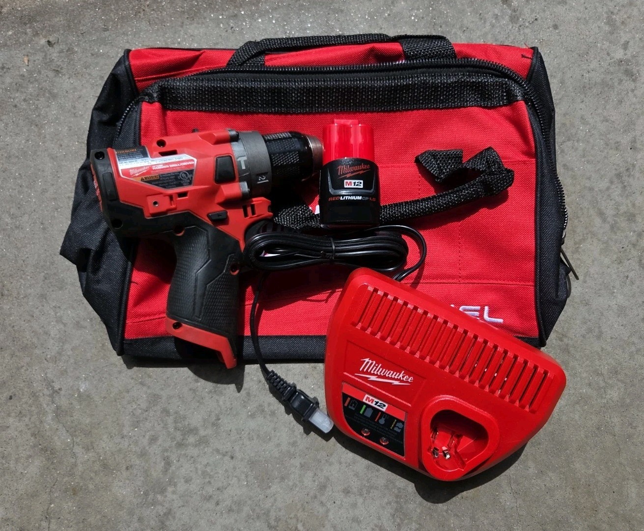 Milwaukee M12 2504-20 1/2” 12V Cordless Hammer Drill Driver & Battery & Bag #128