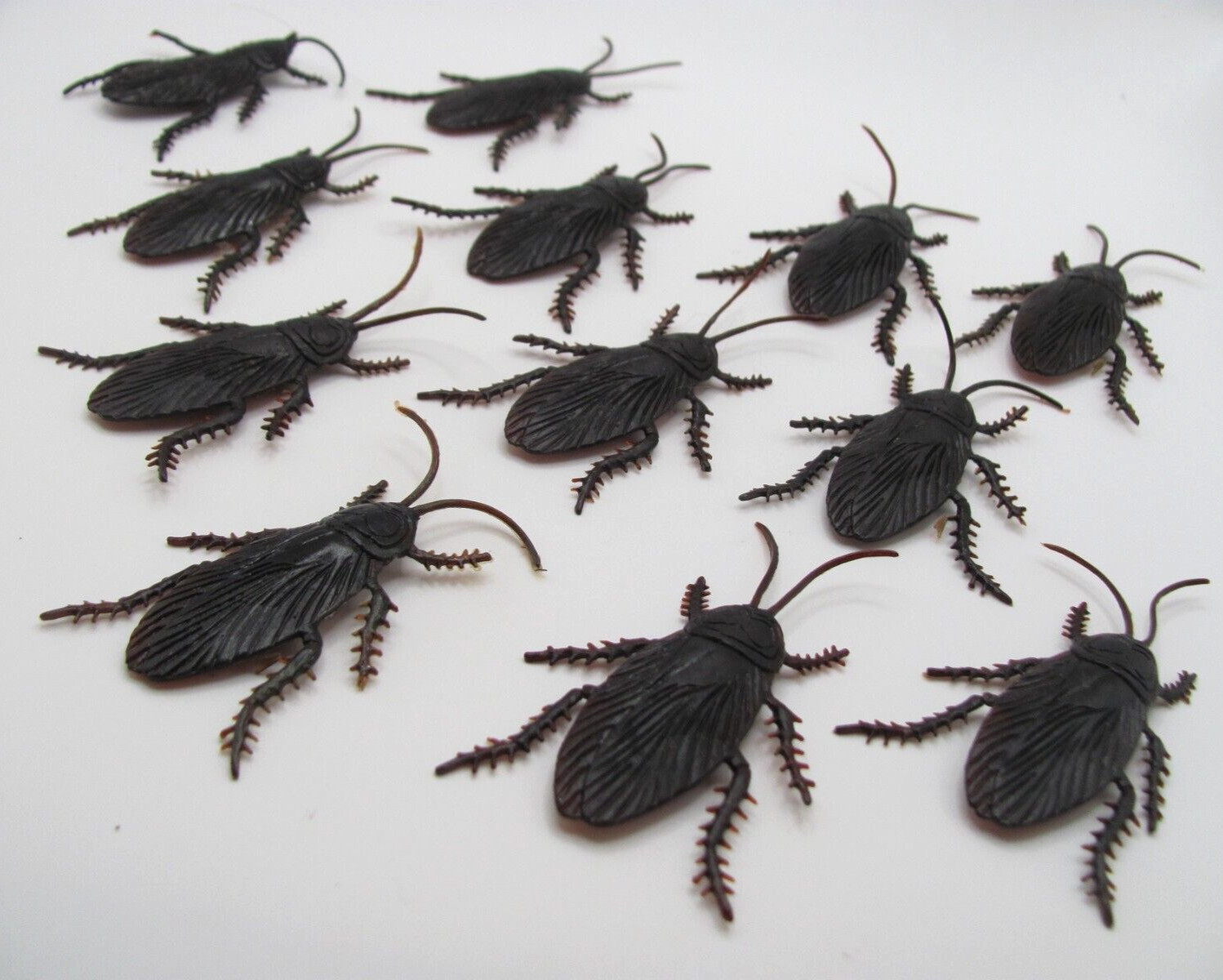 NEW UNUSED LOT OF 12 RUBBER ROACHES (GAG OR HALLOWEEN USE)