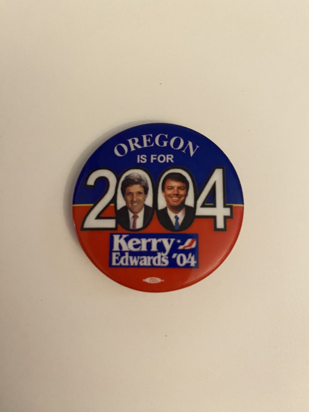 Oregon Is For Kerry Edwards 2004 Pin Back Button P77