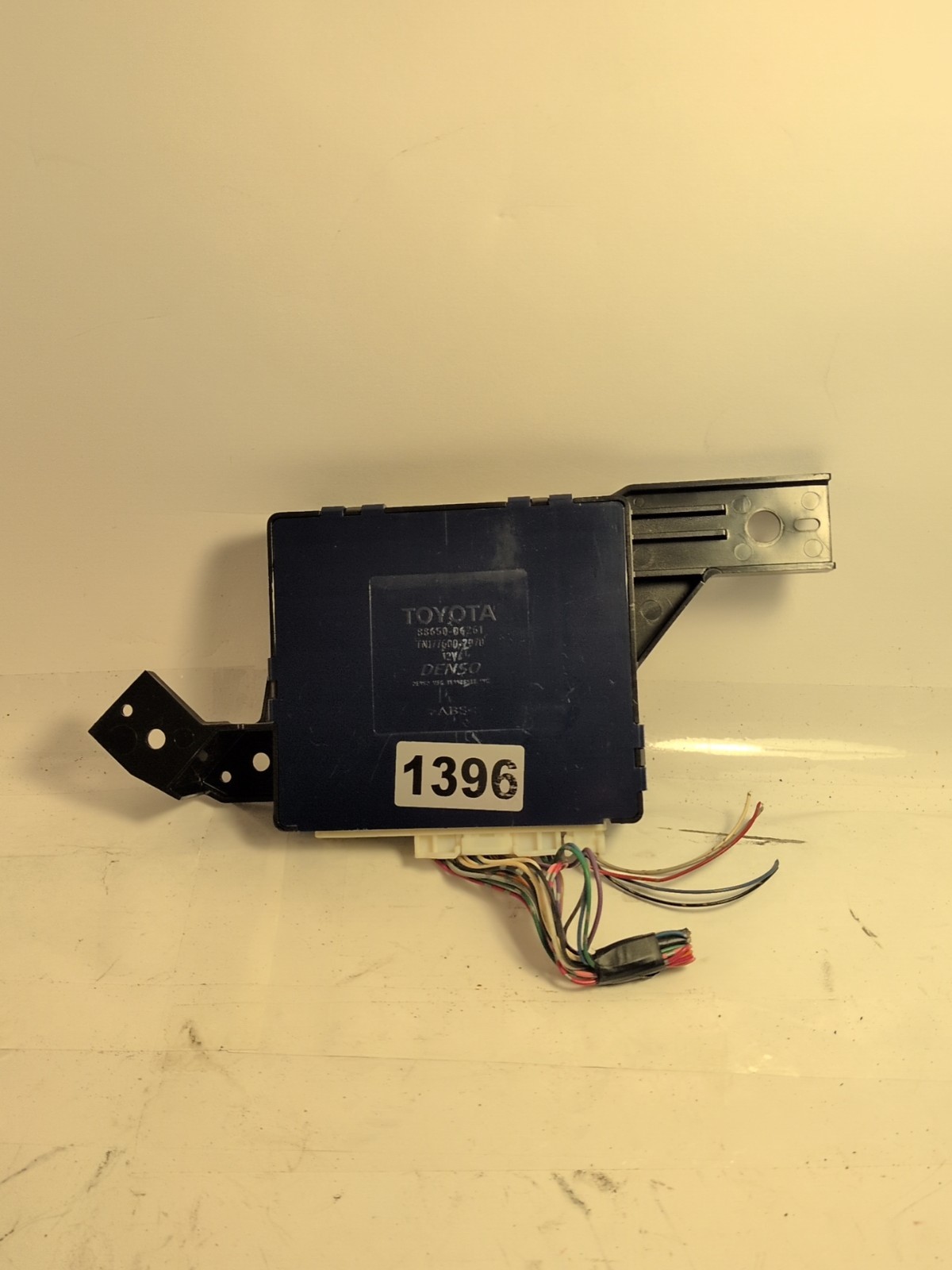 2008 TOYOTA CAMRY DENSO TEMPRETURE MODULE COMPUTER 88650-06261 OEN 07 08 09 10