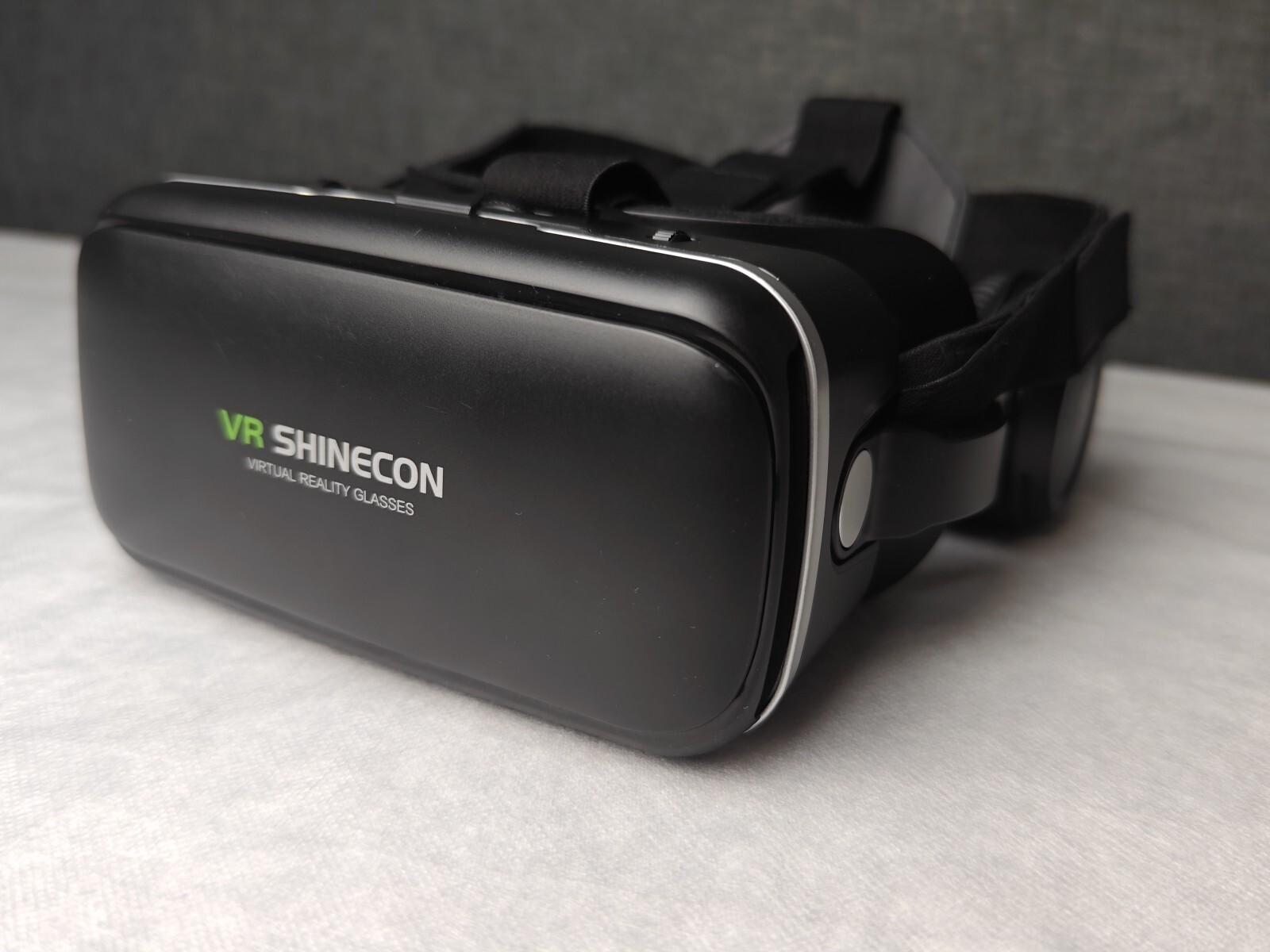 VR Shinecon Virtual Reality Glasses With Headphones In Very Good Condition