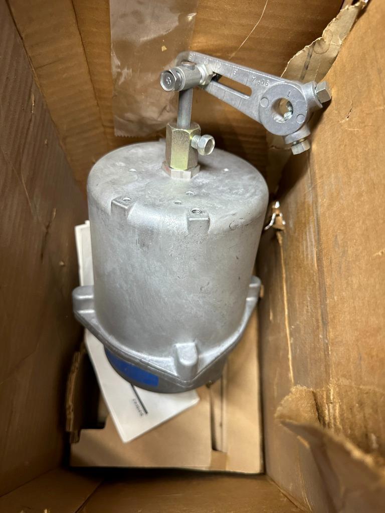 Johnson Controls D-3153-5 Damper Actuator W/ 8-13 PSIG Spring & Auxiliary Mount