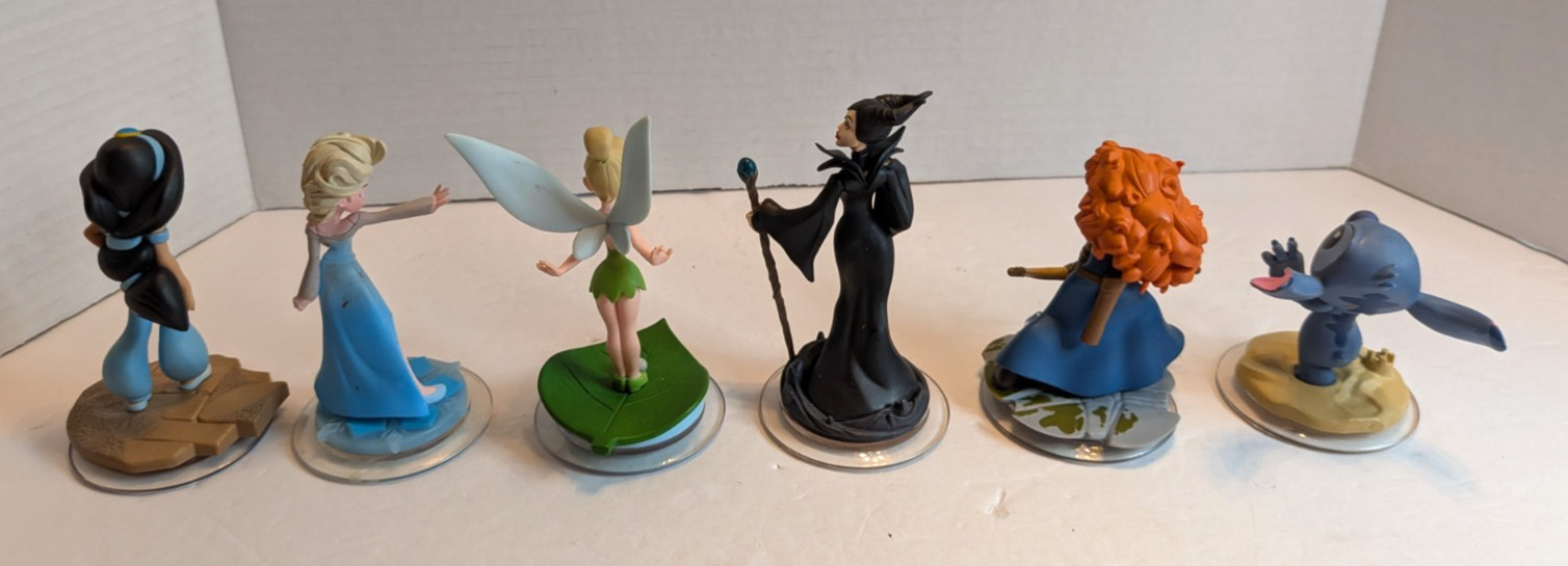 Disney Infinity Marvel & Disney Characters With Platforms & Software Lot