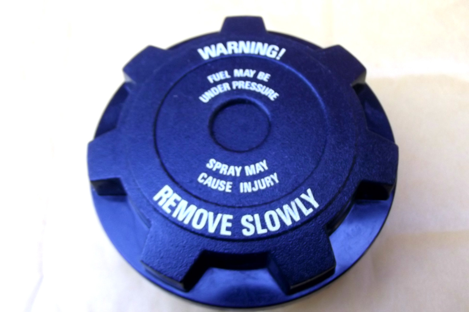 1 NON LOCKING FUEL CAP FOR SOME ? CARS ,NEW,NO BOX, AS IS.