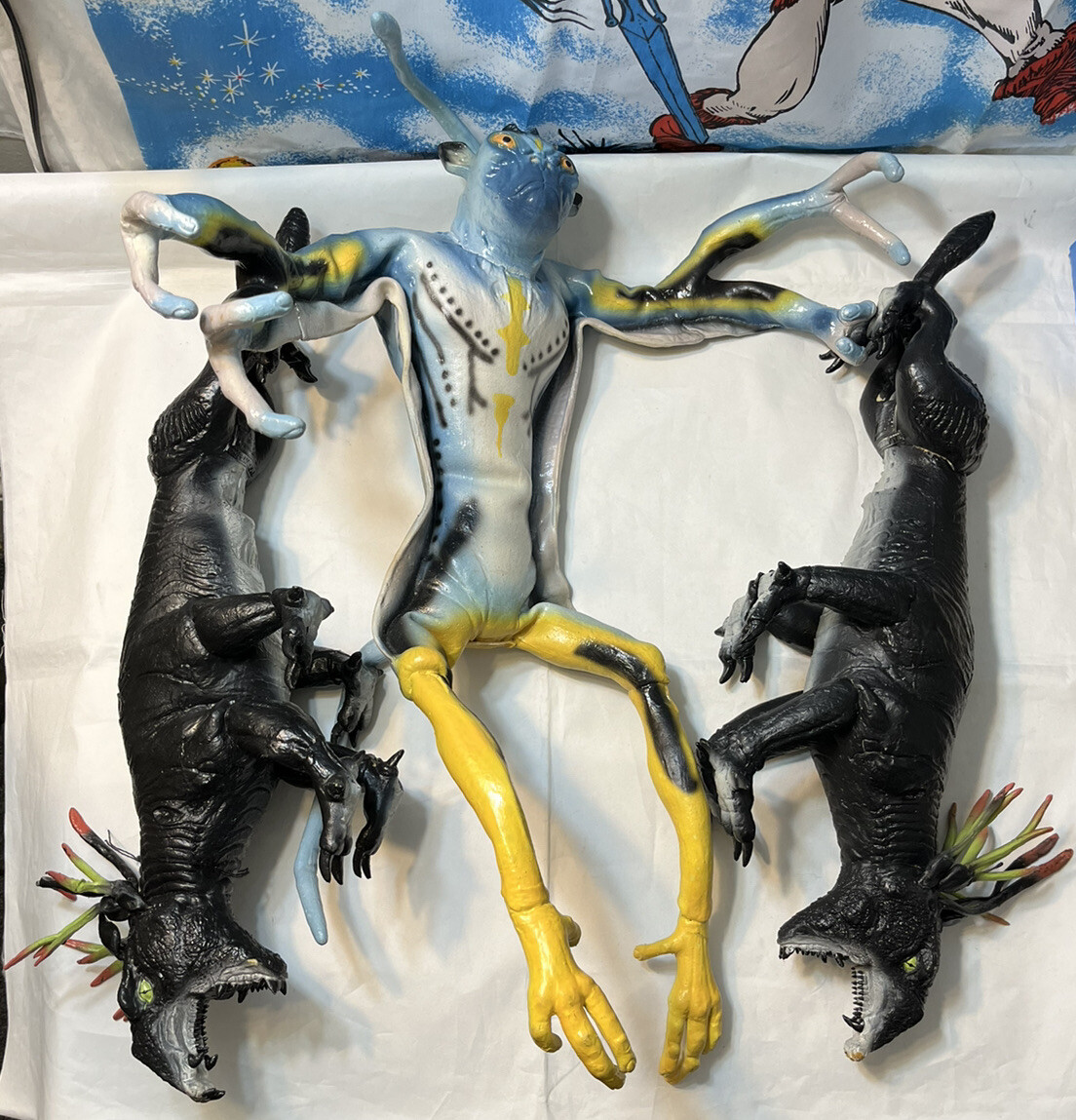 Vintage Pandora James Cameron's Avatar Disney Parks Latex Bendable Thanator Lot