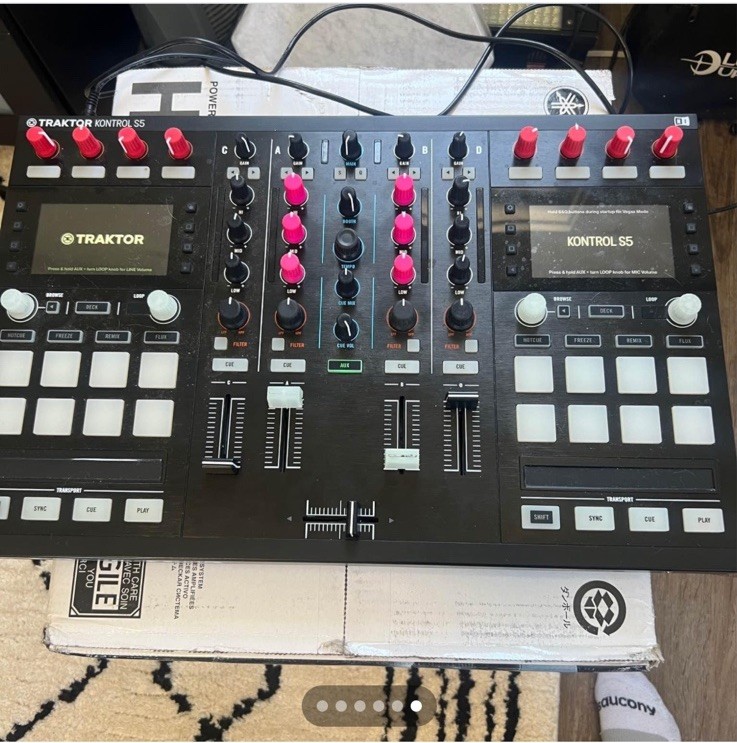 Native Instruments Traktor Kontrol S5 DJ Controller RARE FUCHSIA COLOR  + CASE