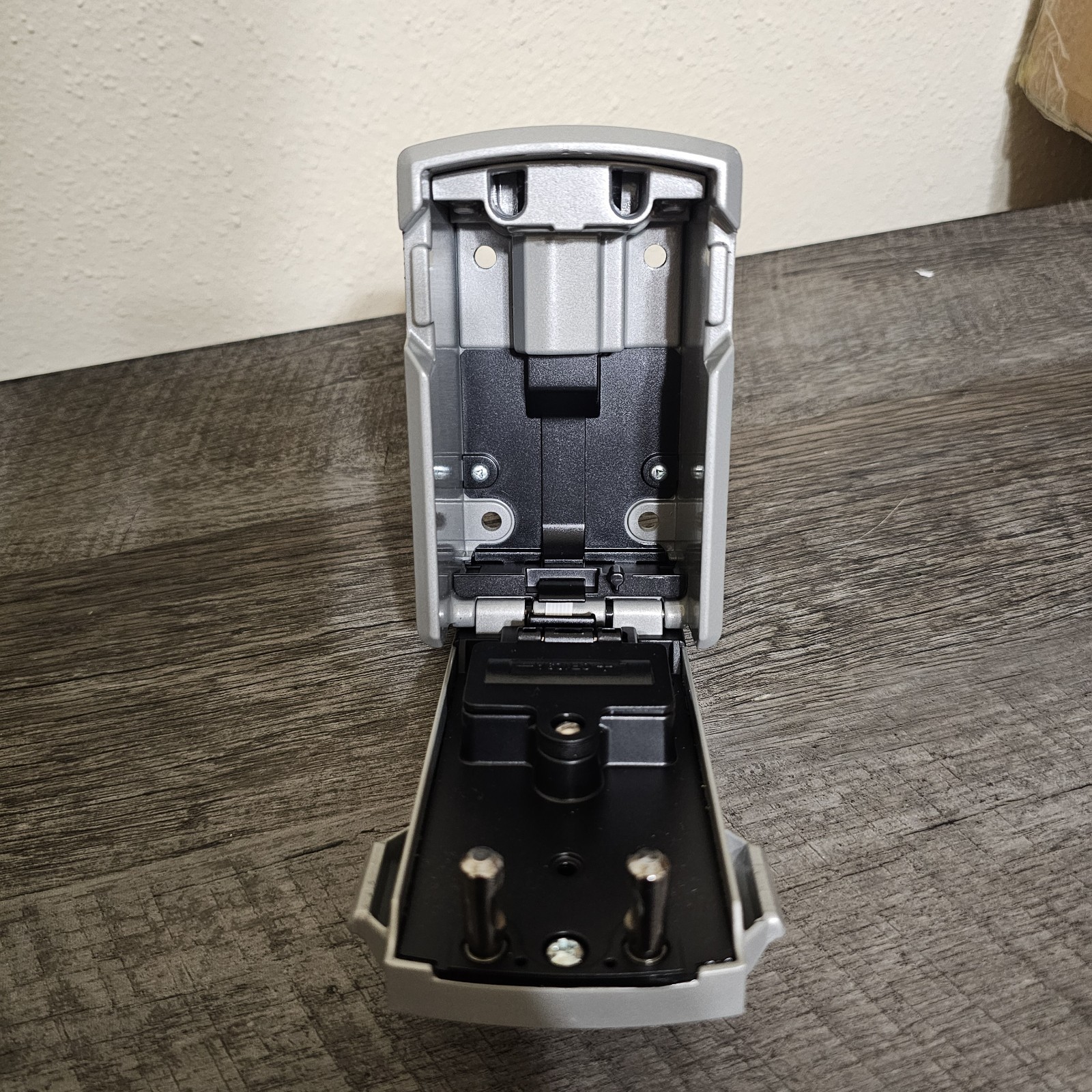 Master Lock 5441 Bluetooth Wall Mount Lock Box