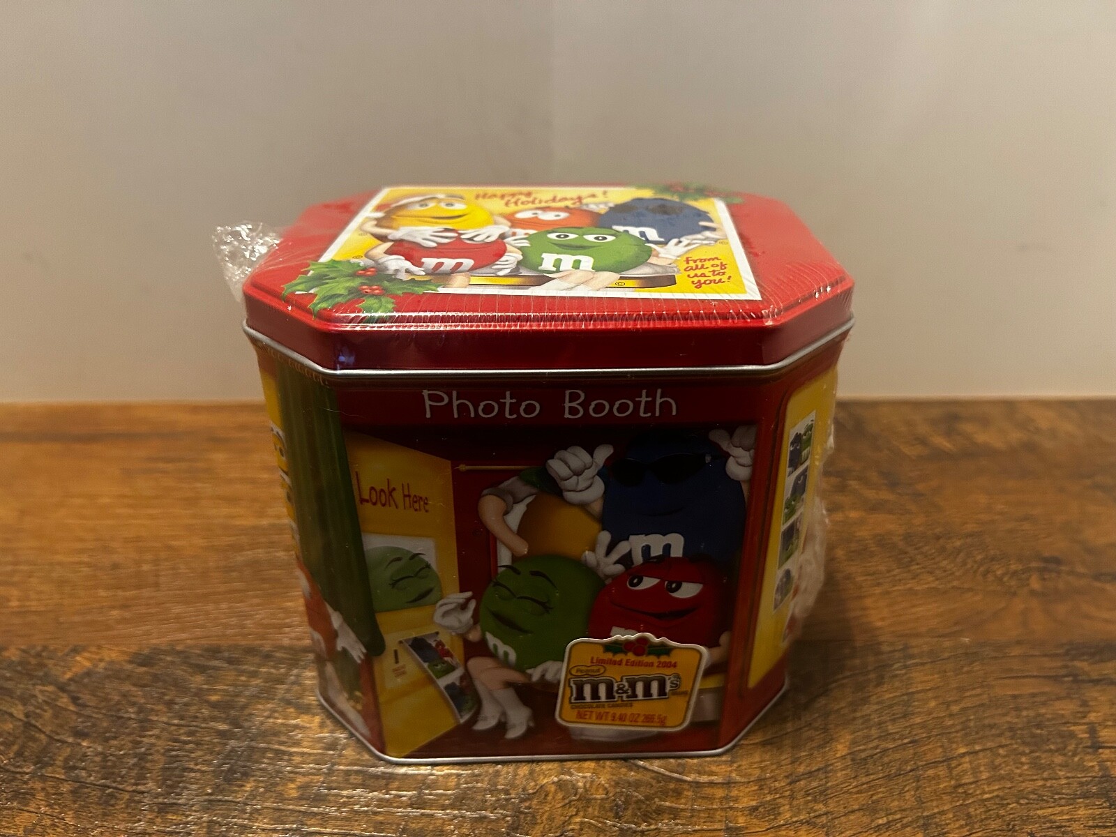 2004 M&M's Tin, PHOTO BOOTH, Number 18 Sealed Christmas Village Series