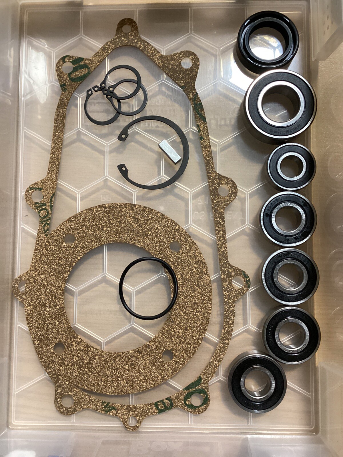 Gear Box Rebuild Kit For  A33220-022 , 021 , 030 Seals , Gaskets, Bearings, Oil