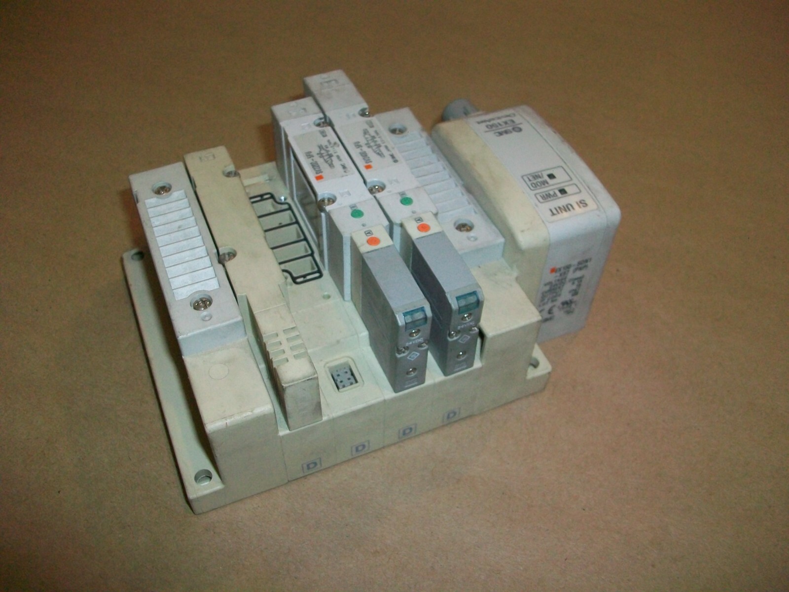 SMC EX150-SDN1 DEVICE NET Module w/ Valve Stack SV2200-5FU