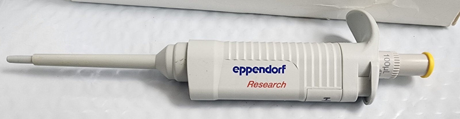 Eppendorf Research® plus Pipette, fixed volume single-channel, volume 100 μL